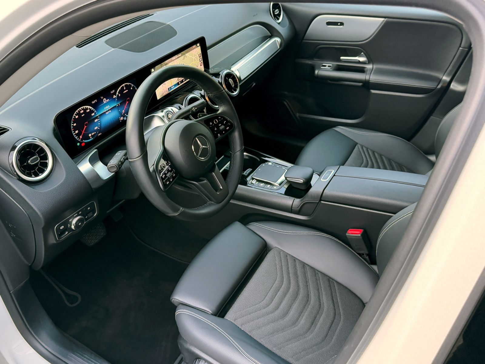 Fahrzeugabbildung Mercedes-Benz GLB 180d Style *CAM|LED|AHK|NAVI*