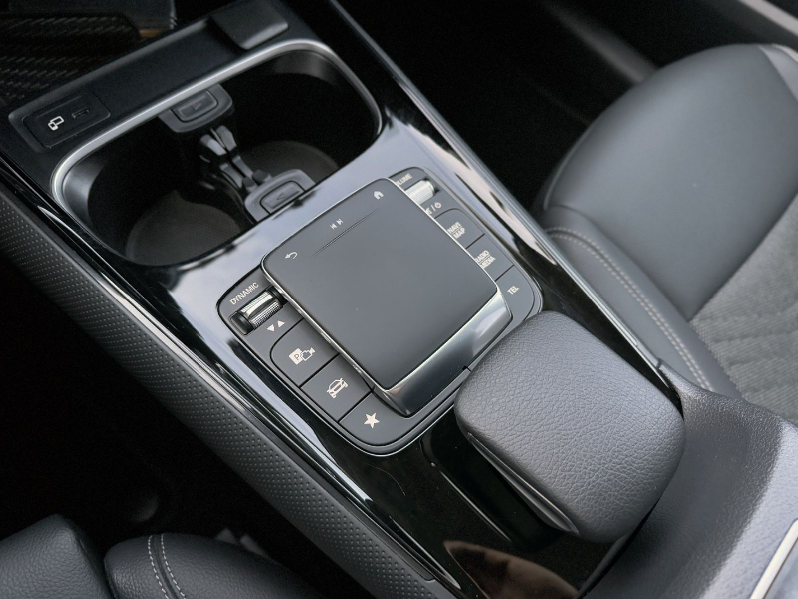 Fahrzeugabbildung Mercedes-Benz GLB 180d Style *CAM|LED|AHK|NAVI*