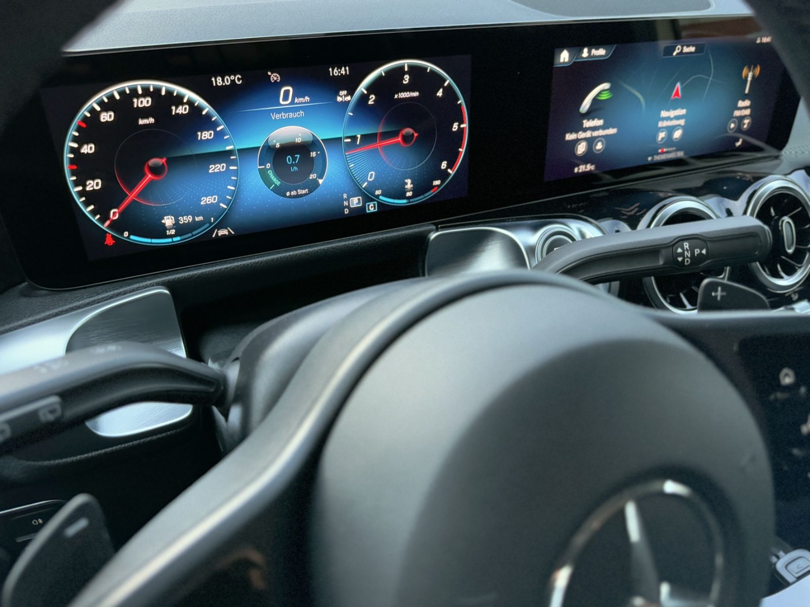 Fahrzeugabbildung Mercedes-Benz GLB 180d Style *CAM|LED|AHK|NAVI*