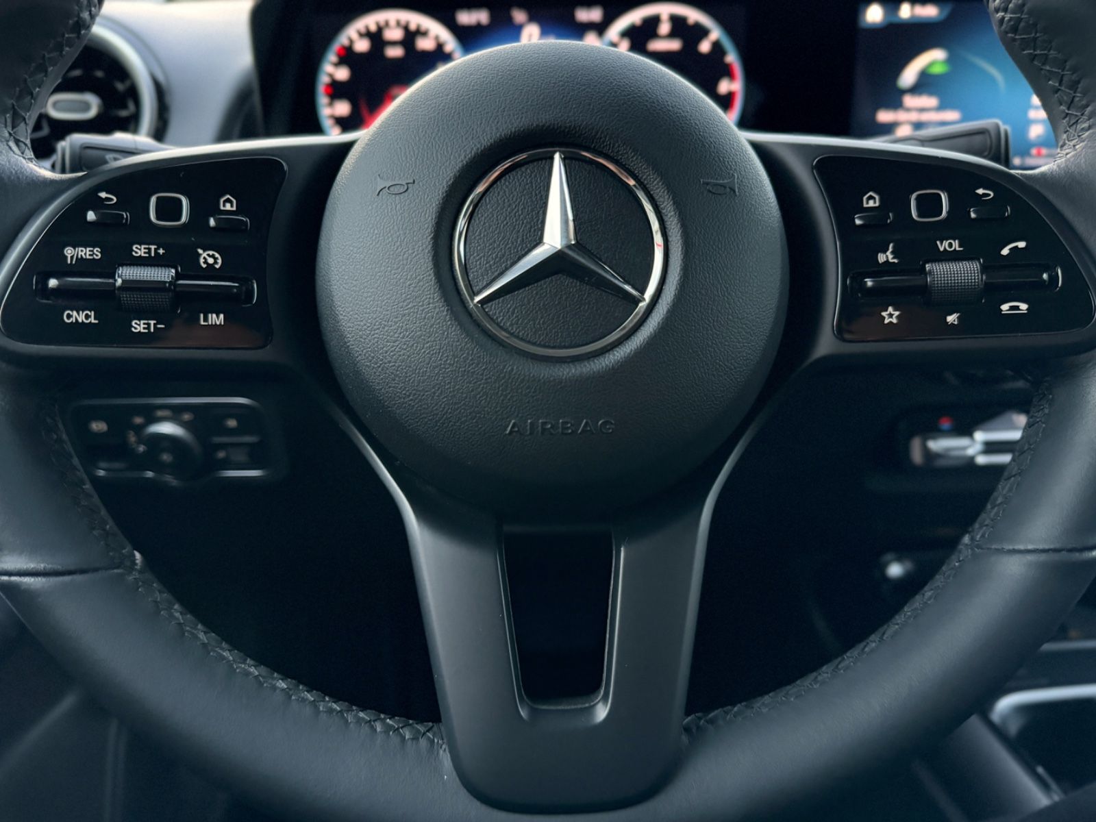 Fahrzeugabbildung Mercedes-Benz GLB 180d Style *CAM|LED|AHK|NAVI*