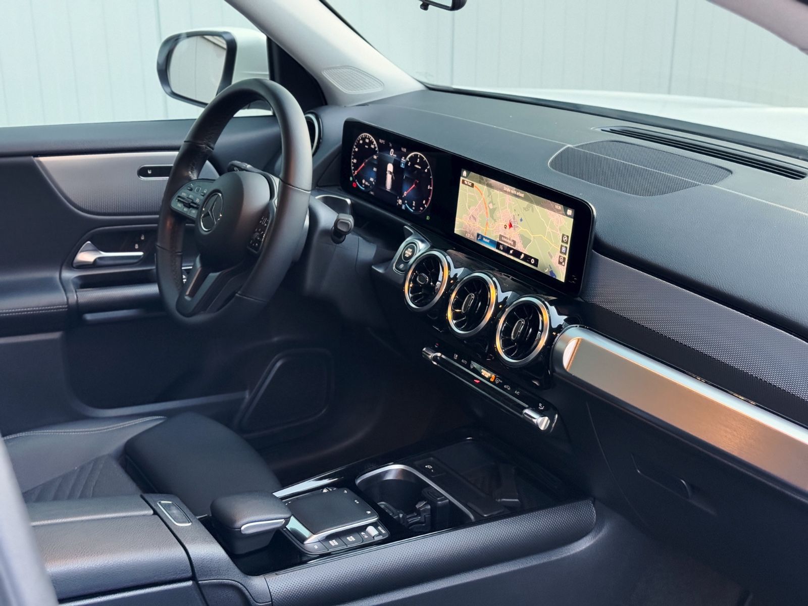 Fahrzeugabbildung Mercedes-Benz GLB 180d Style *CAM|LED|AHK|NAVI*