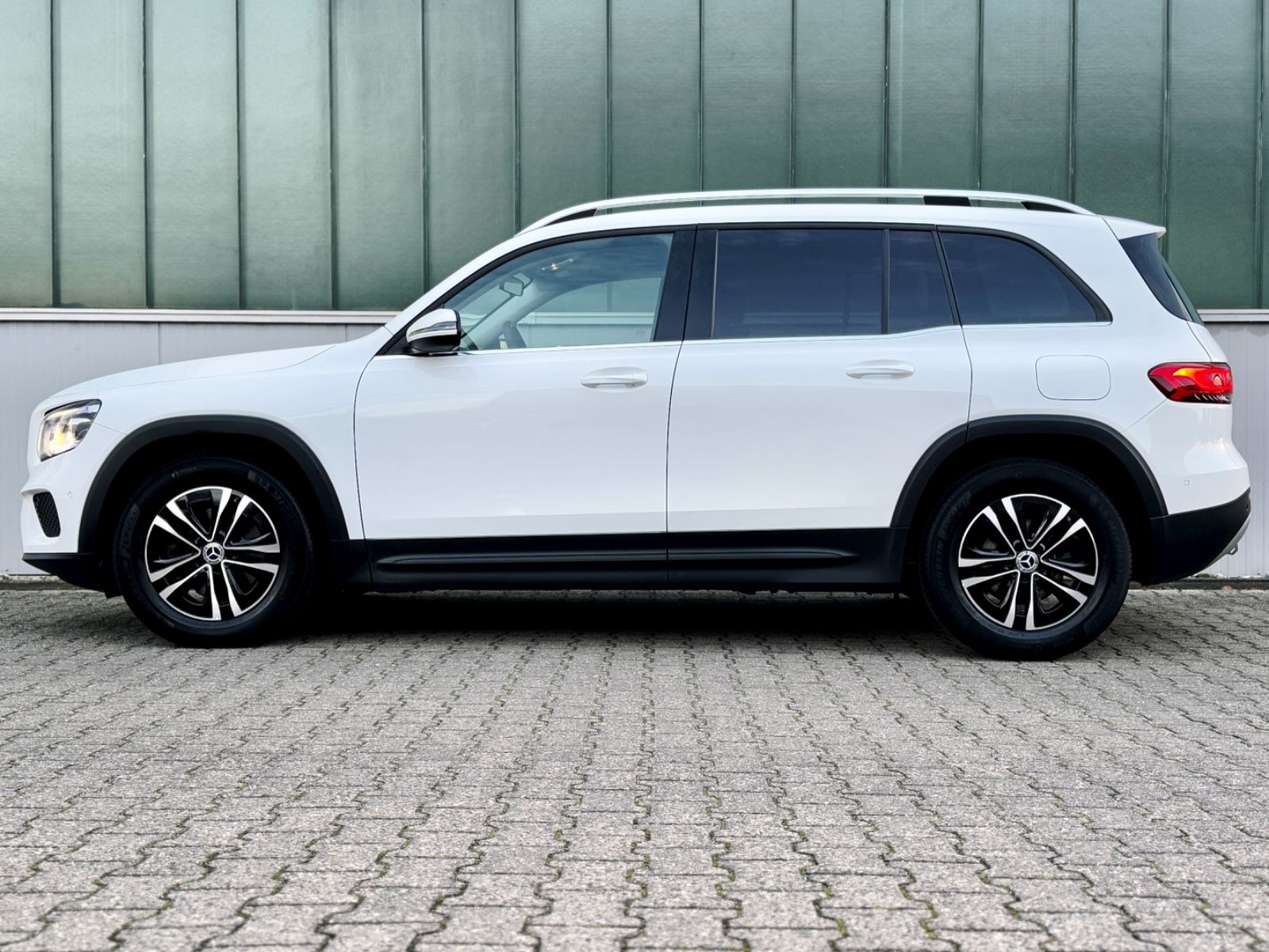 Fahrzeugabbildung Mercedes-Benz GLB 180d Style *CAM|LED|AHK|NAVI*