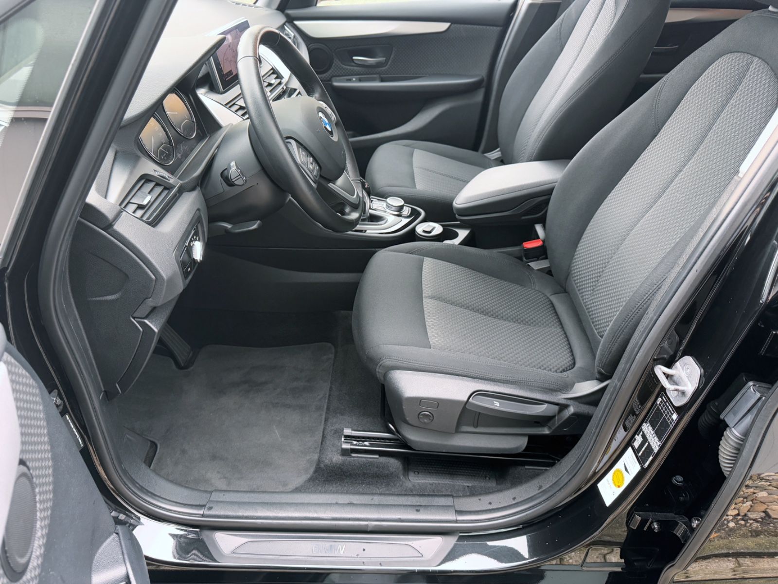 Fahrzeugabbildung BMW 218d Gran Tourer Advantage *CAM|LED|NAVI*