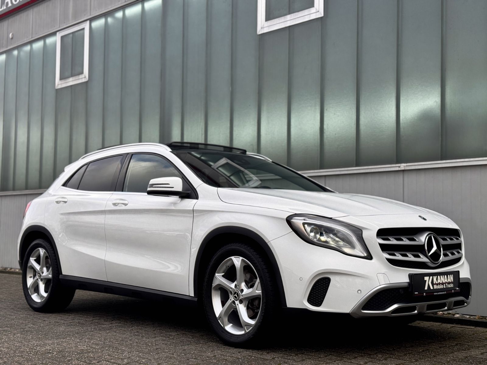 Fahrzeugabbildung Mercedes-Benz GLA 180 Urban *PANORAMA|LED|NAVI|CAM*