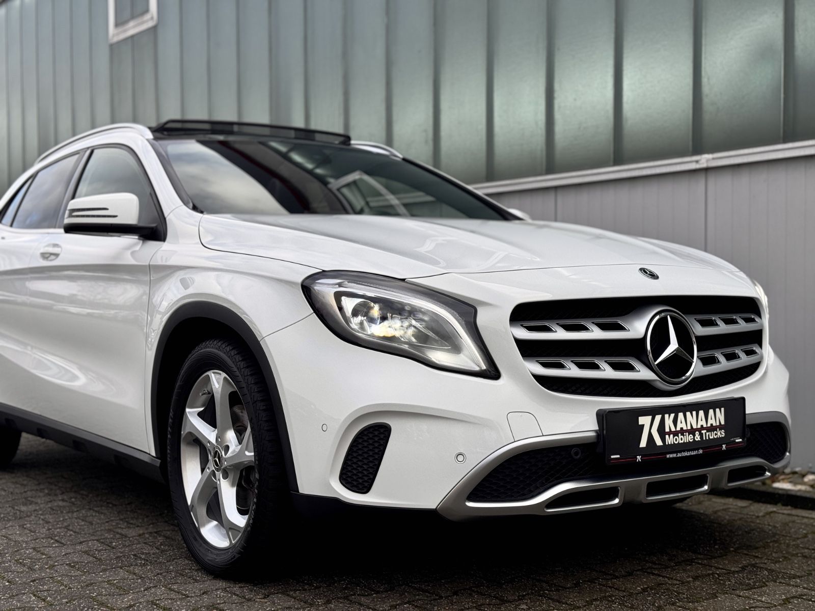 Fahrzeugabbildung Mercedes-Benz GLA 180 Urban *PANORAMA|LED|NAVI|CAM*