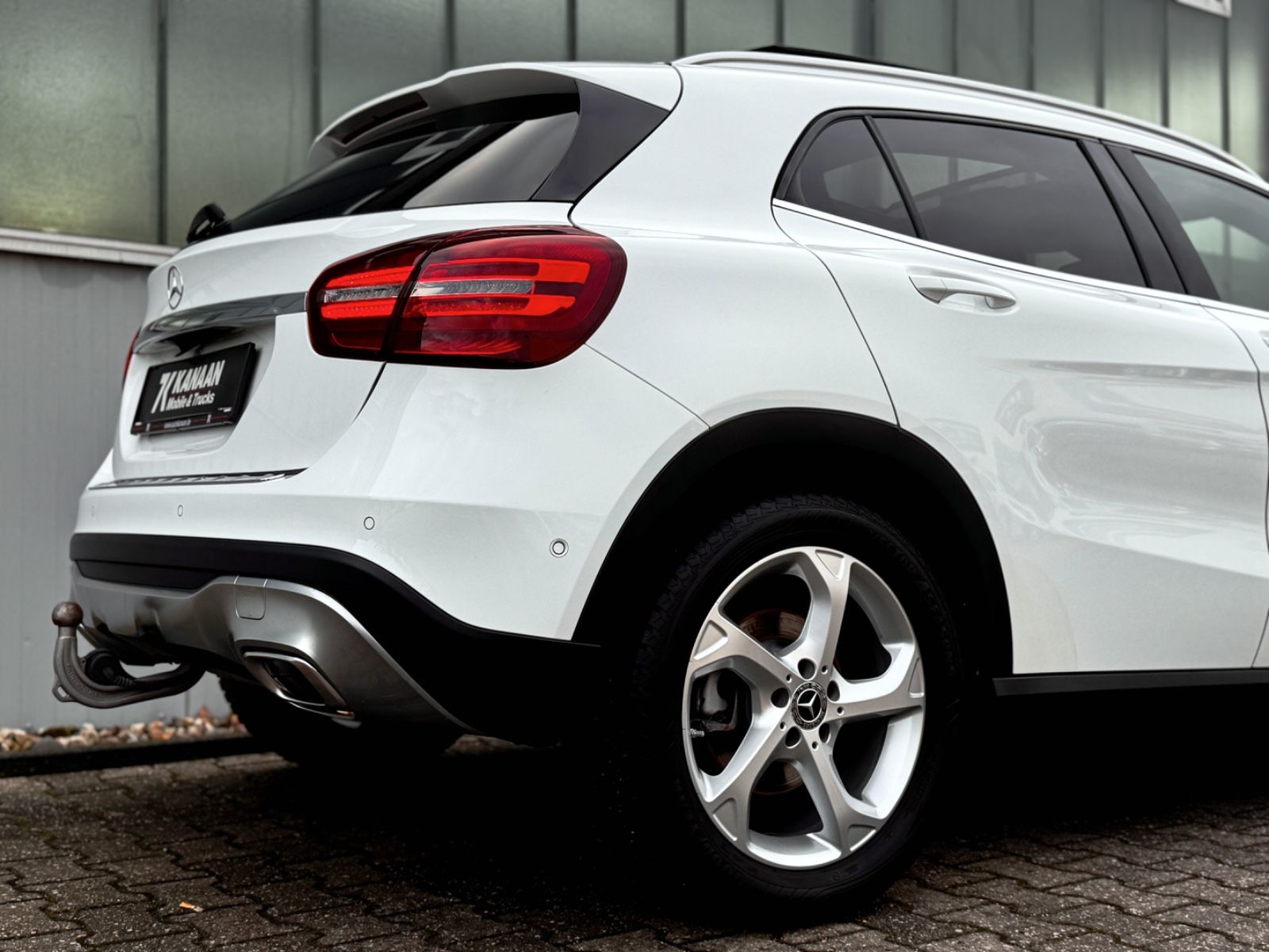 Fahrzeugabbildung Mercedes-Benz GLA 180 Urban *PANORAMA|LED|NAVI|CAM*