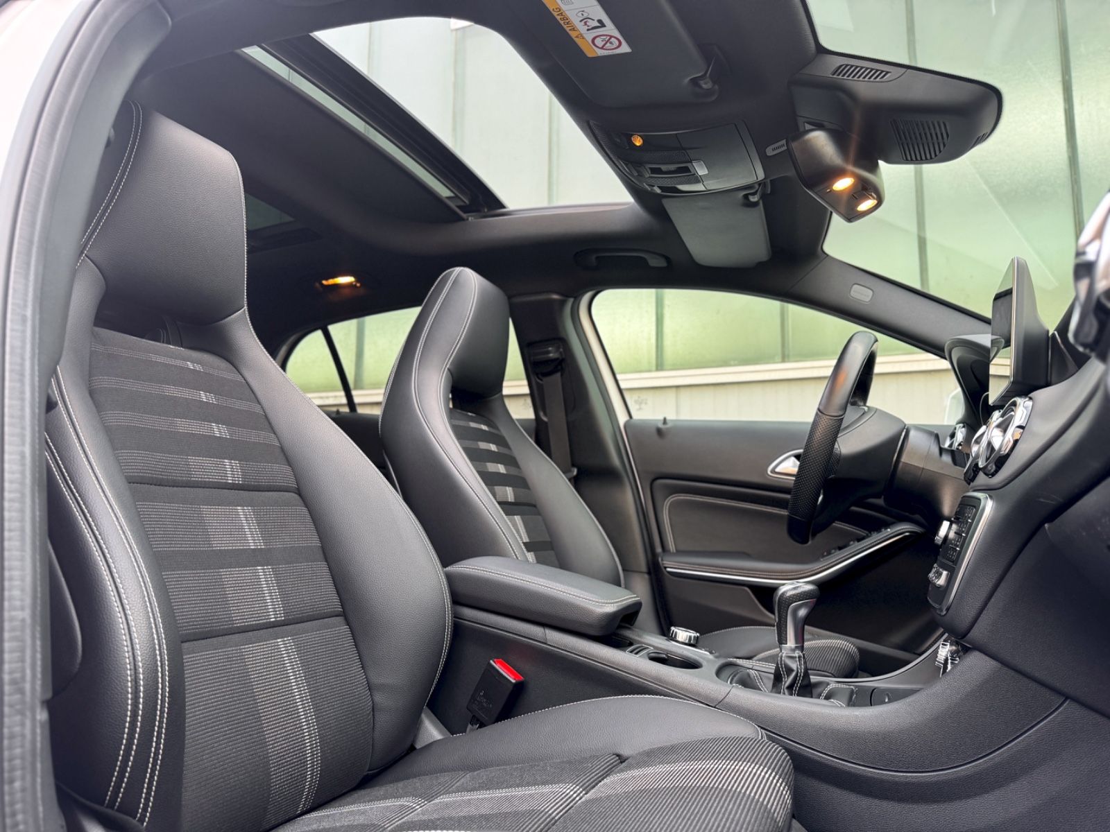 Fahrzeugabbildung Mercedes-Benz GLA 180 Urban *PANORAMA|LED|NAVI|CAM*