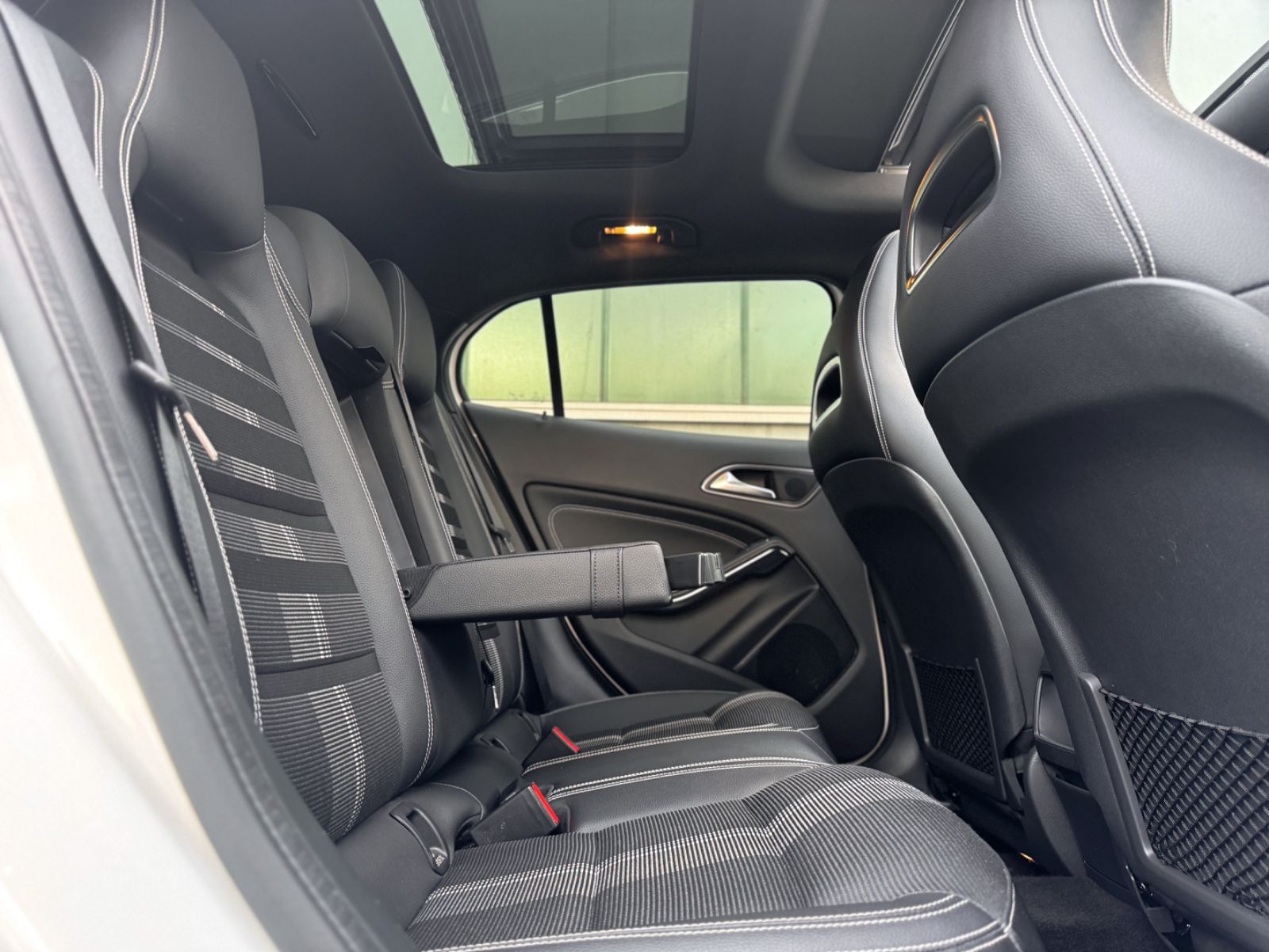 Fahrzeugabbildung Mercedes-Benz GLA 180 Urban *PANORAMA|LED|NAVI|CAM*