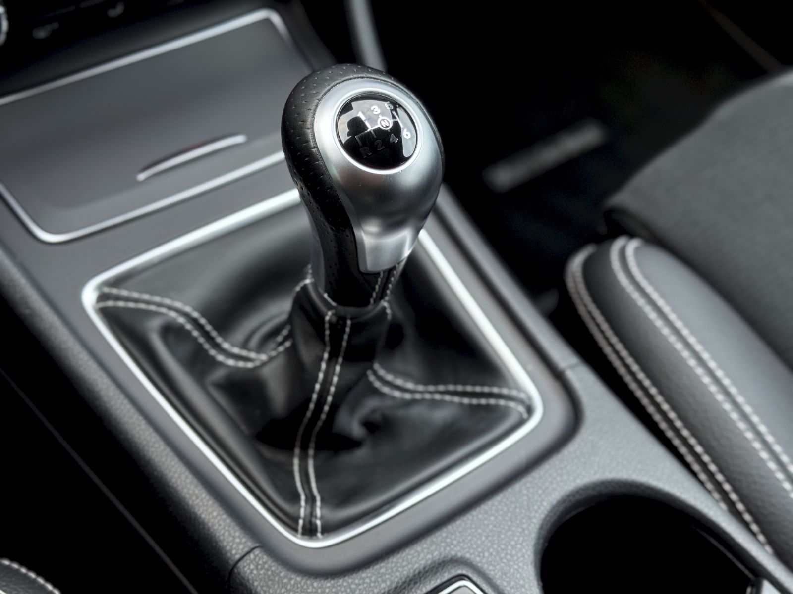 Fahrzeugabbildung Mercedes-Benz GLA 180 Urban *PANORAMA|LED|NAVI|CAM*