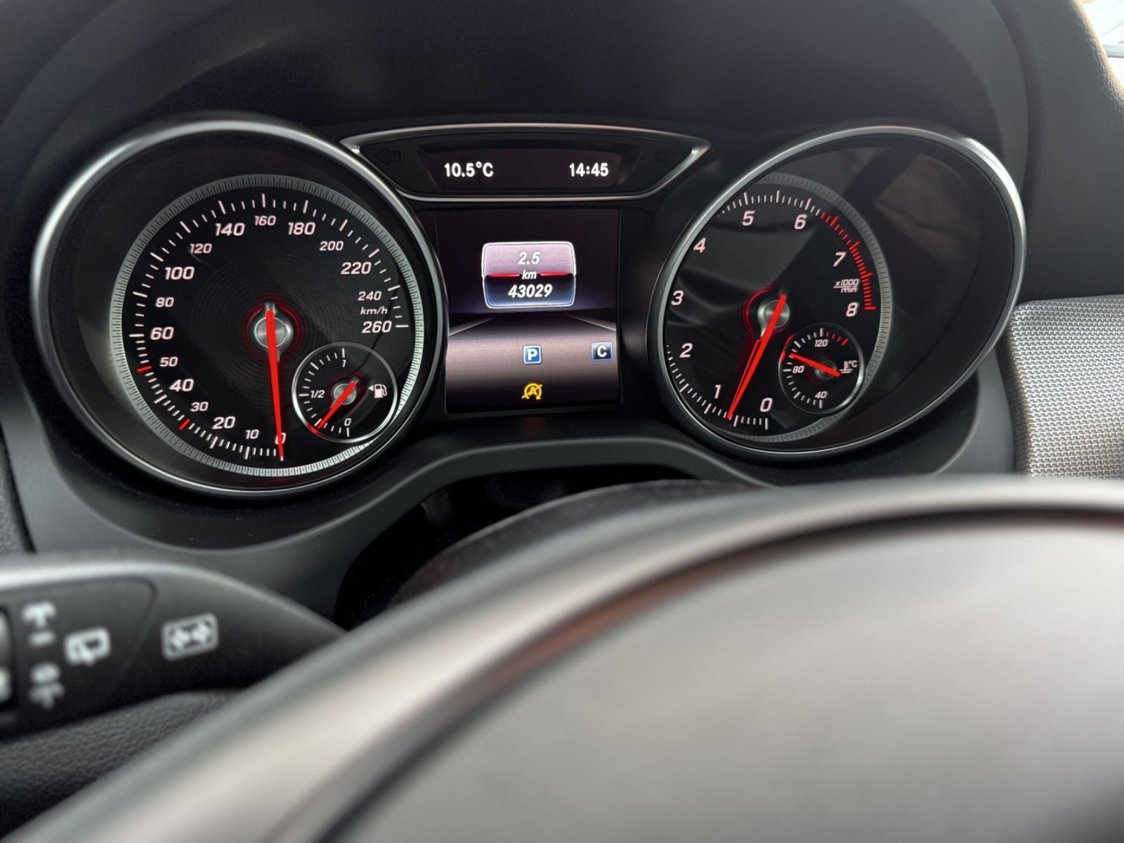 Fahrzeugabbildung Mercedes-Benz GLA 180 Urban *PANORAMA|LED|NAVI|CAM*