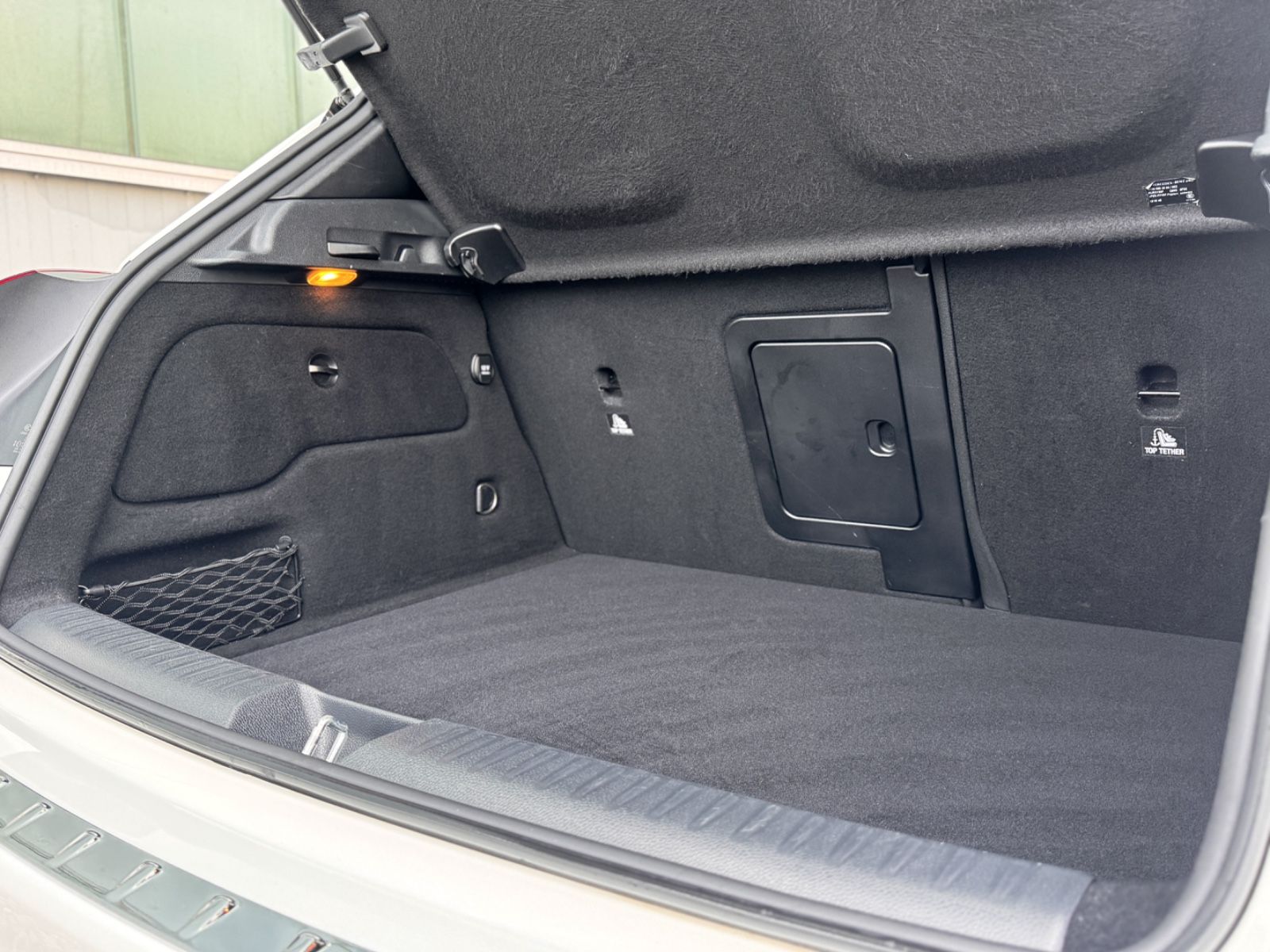 Fahrzeugabbildung Mercedes-Benz GLA 180 Urban *PANORAMA|LED|NAVI|CAM*