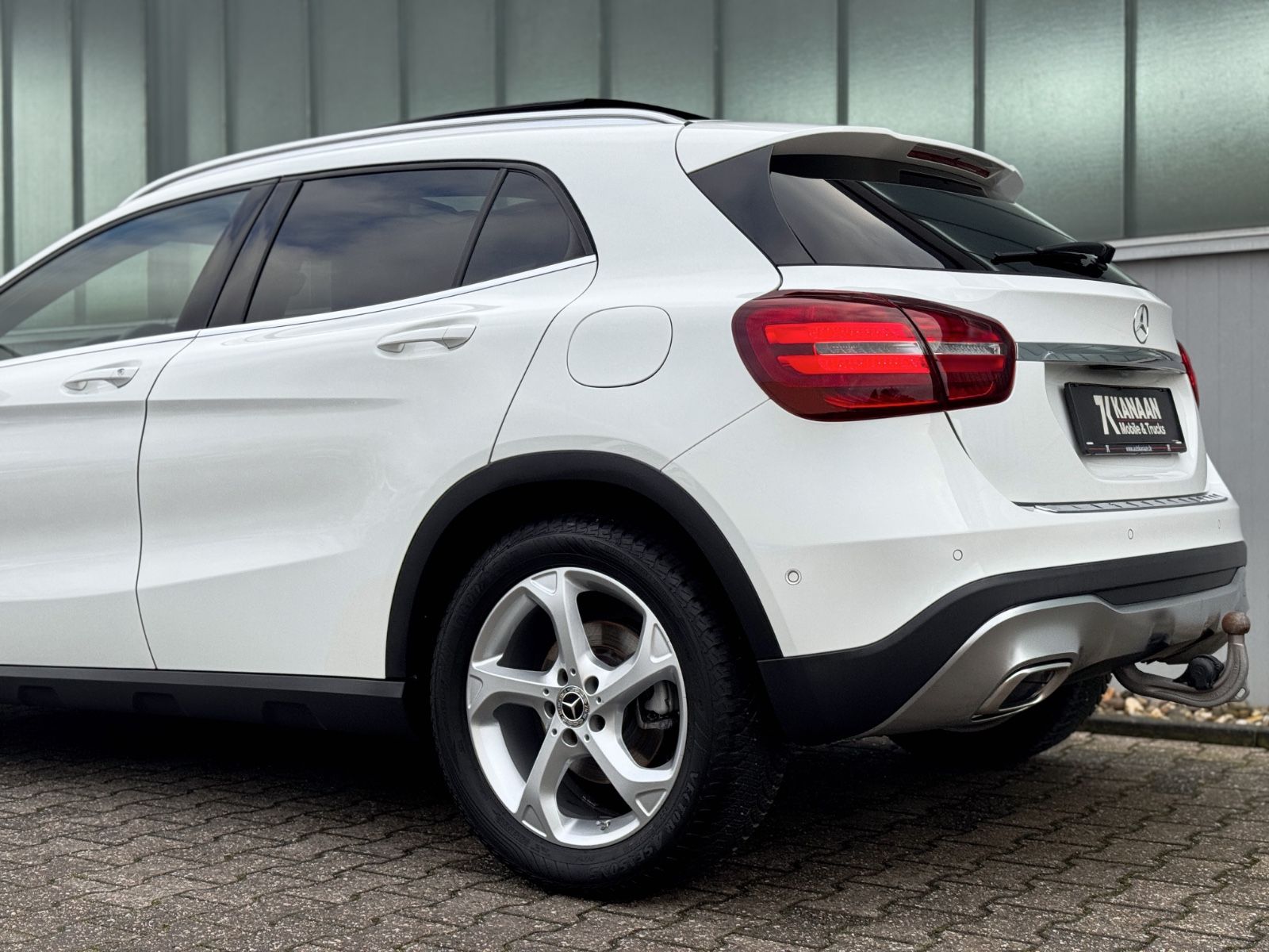 Fahrzeugabbildung Mercedes-Benz GLA 180 Urban *PANORAMA|LED|NAVI|CAM*