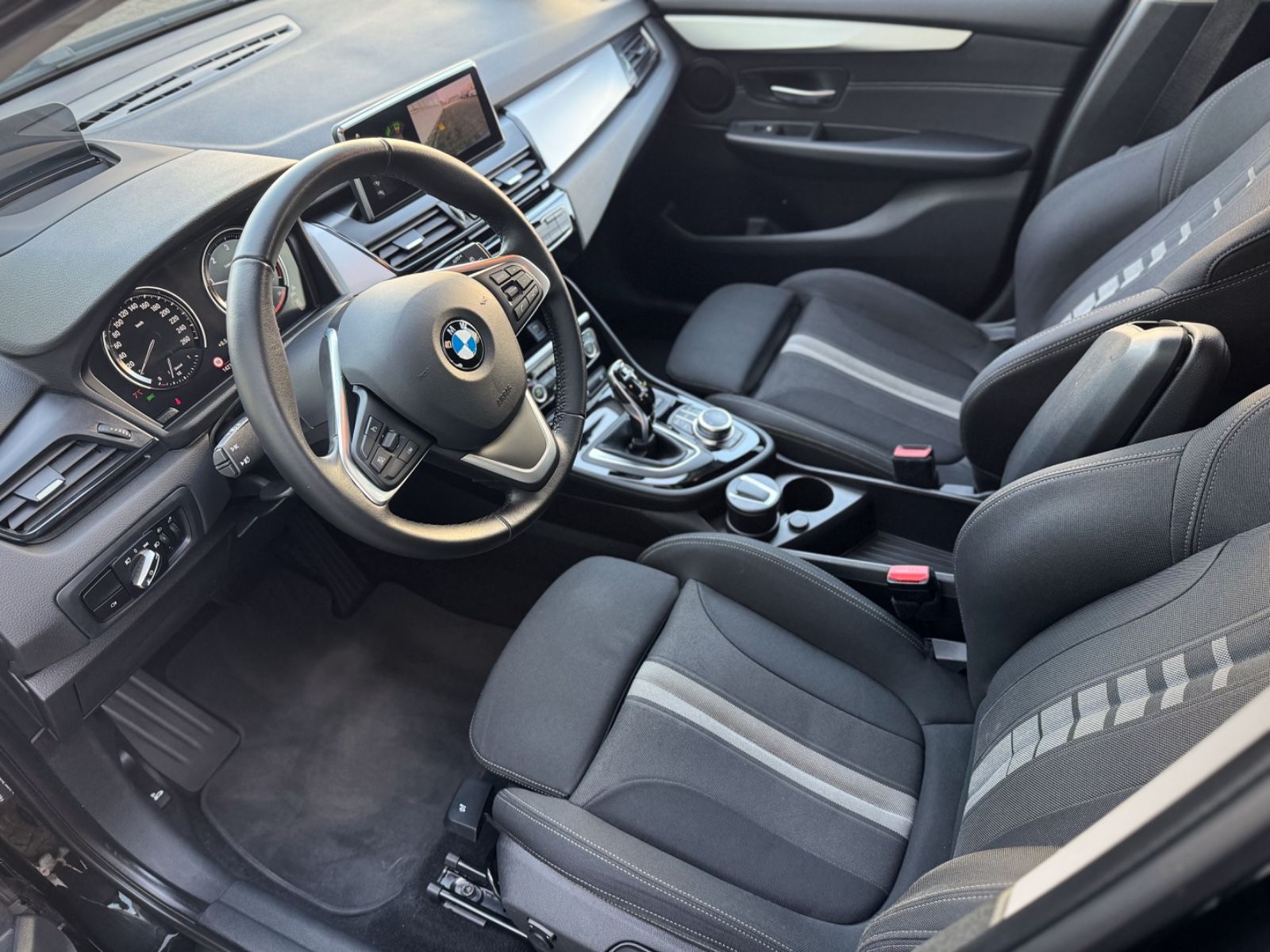 Fahrzeugabbildung BMW 218d Gran Tourer Advantage *8G|CAM|NAVI|LED*