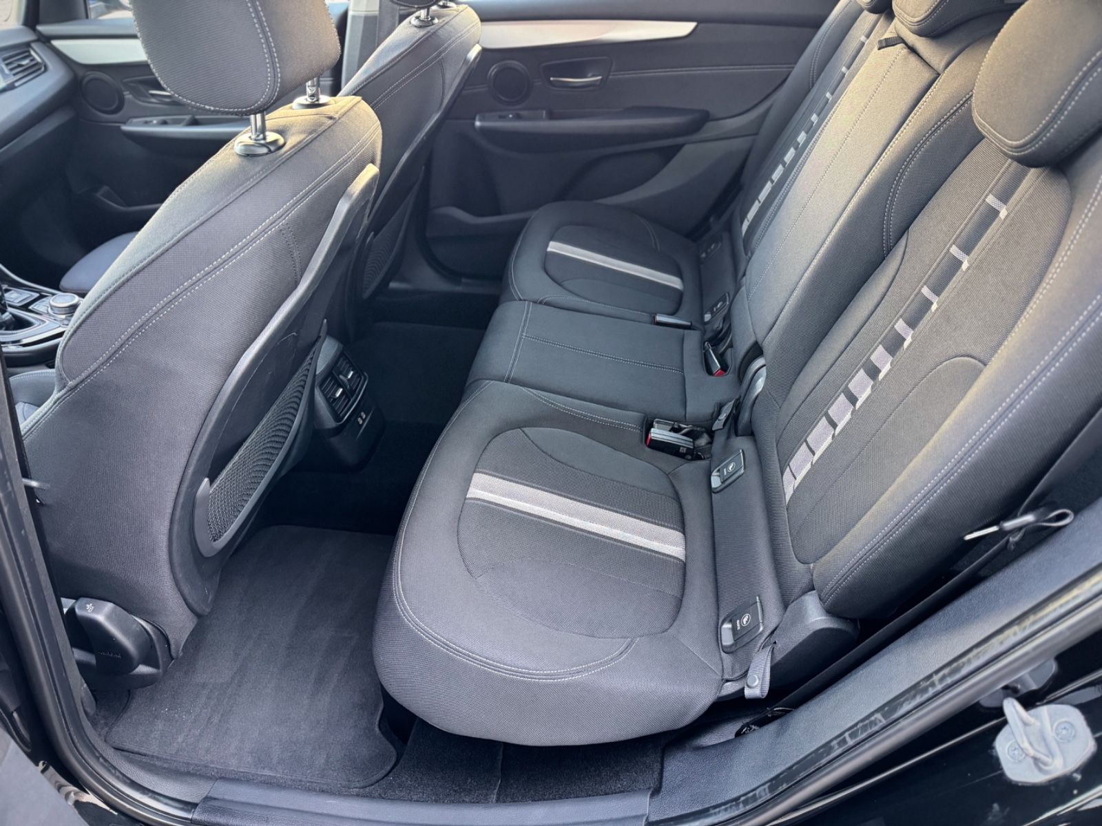 Fahrzeugabbildung BMW 218d Gran Tourer Advantage *8G|CAM|NAVI|LED*