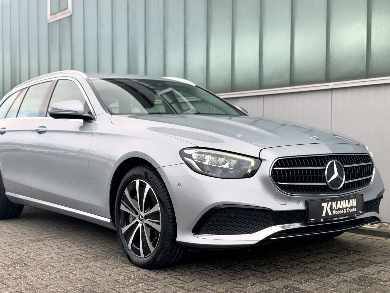 Fahrzeugabbildung Mercedes-Benz E 300de T 4Matic Avantarde *WIDESCREEN|LED|CAM*