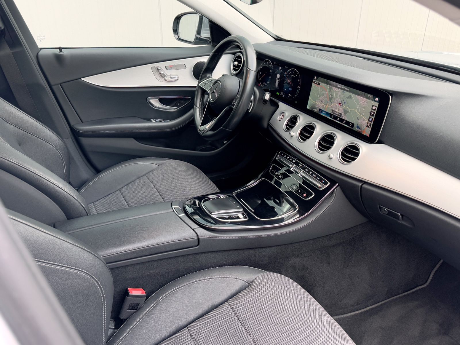 Fahrzeugabbildung Mercedes-Benz E 300de T 4Matic Avantarde *WIDESCREEN|LED|CAM*