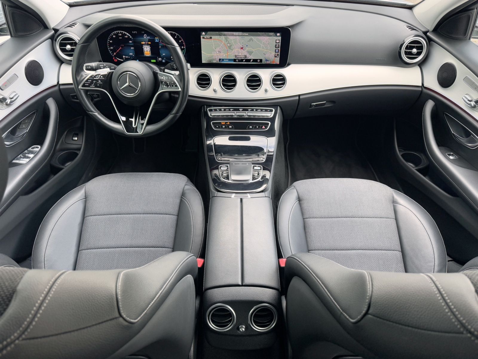 Fahrzeugabbildung Mercedes-Benz E 300de T 4Matic Avantarde *WIDESCREEN|LED|CAM*