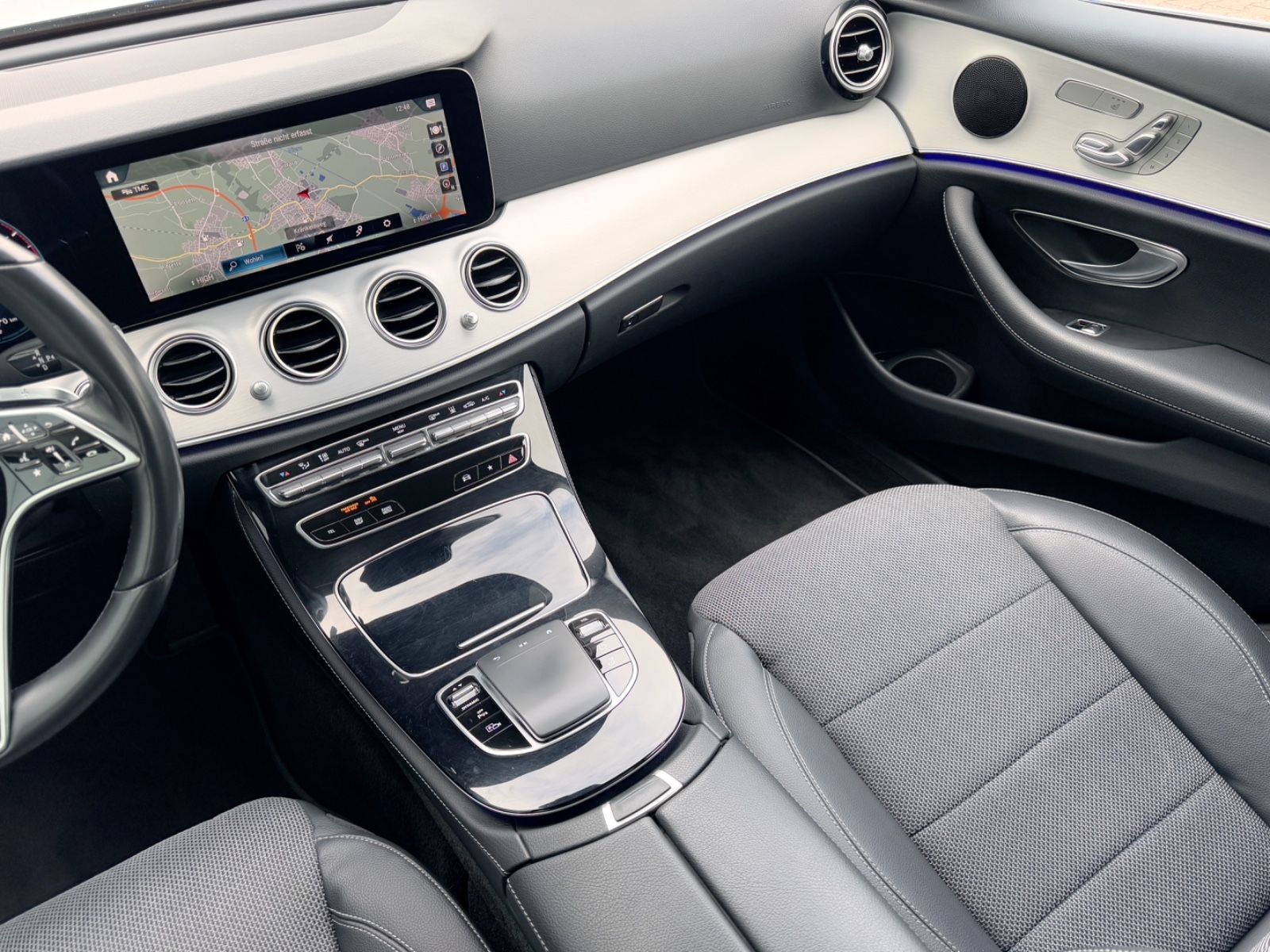 Fahrzeugabbildung Mercedes-Benz E 300de T 4Matic Avantarde *WIDESCREEN|LED|CAM*