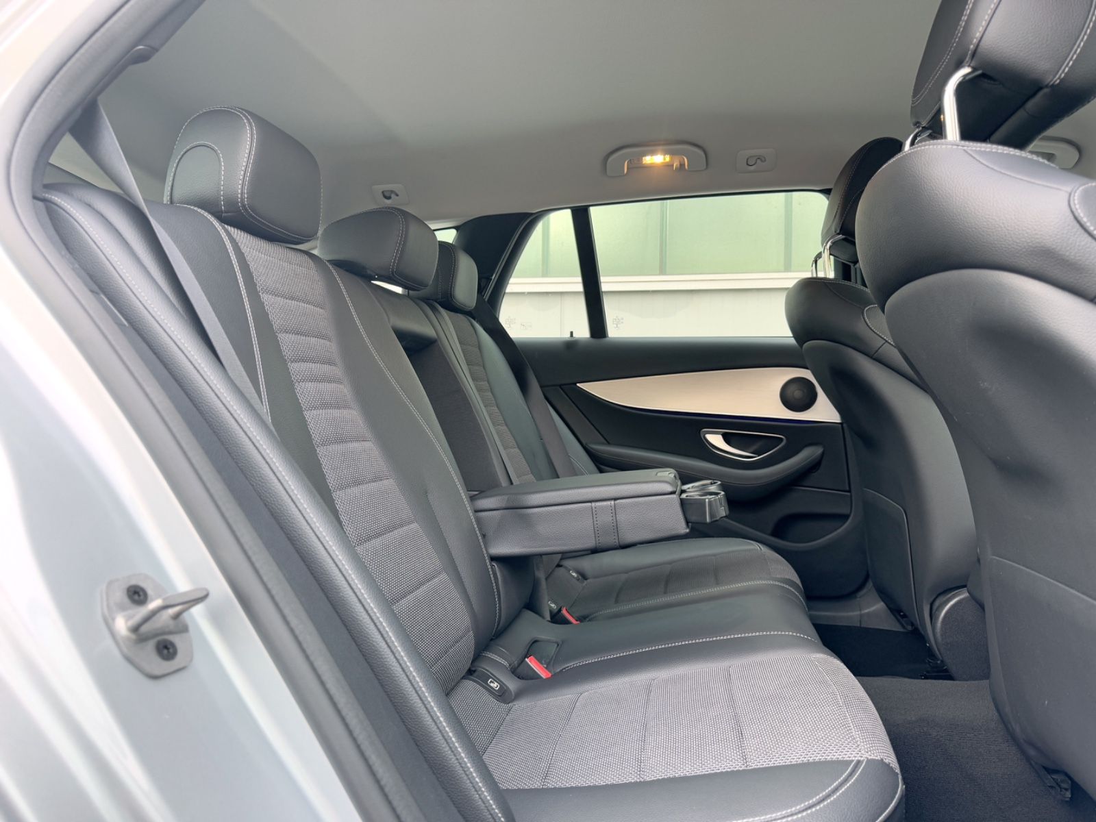 Fahrzeugabbildung Mercedes-Benz E 300de T 4Matic Avantarde *WIDESCREEN|LED|CAM*