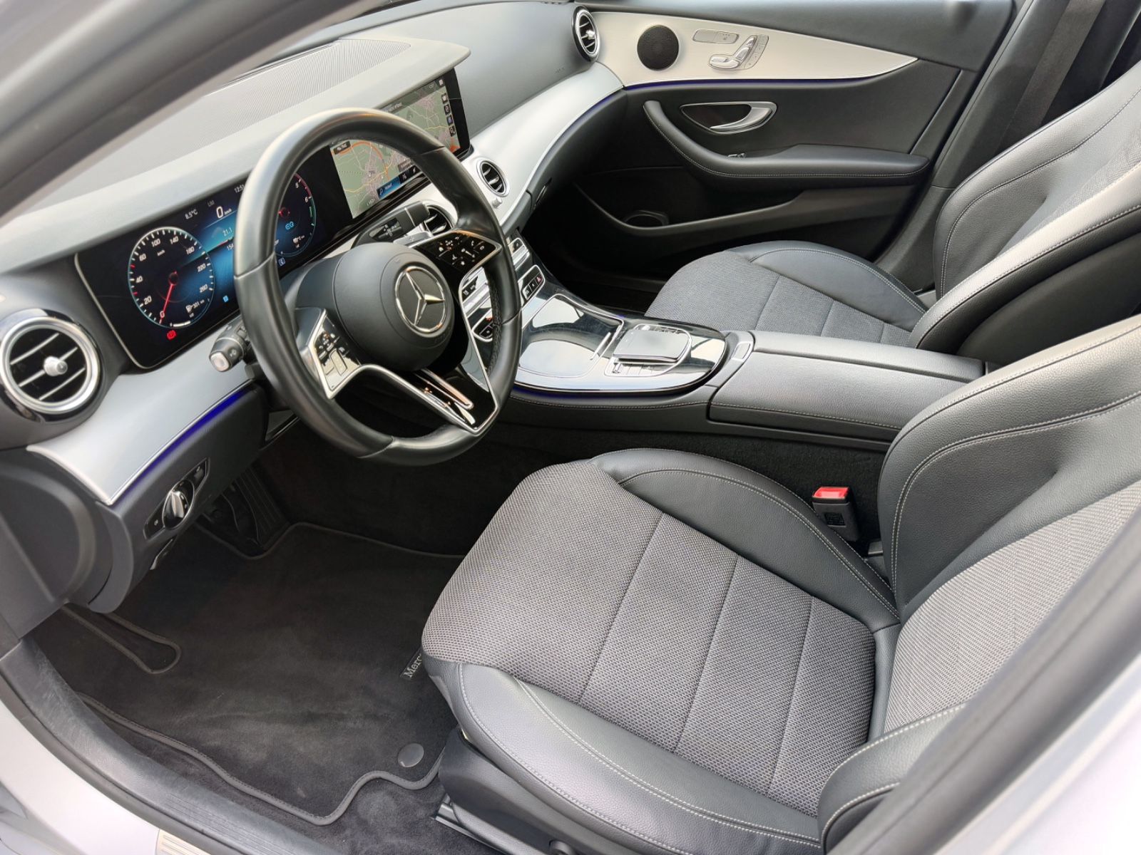 Fahrzeugabbildung Mercedes-Benz E 300de T 4Matic Avantarde *WIDESCREEN|LED|CAM*