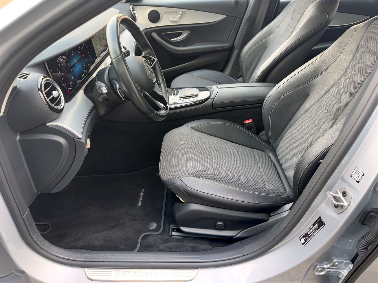 Fahrzeugabbildung Mercedes-Benz E 300de T 4Matic Avantarde *WIDESCREEN|LED|CAM*