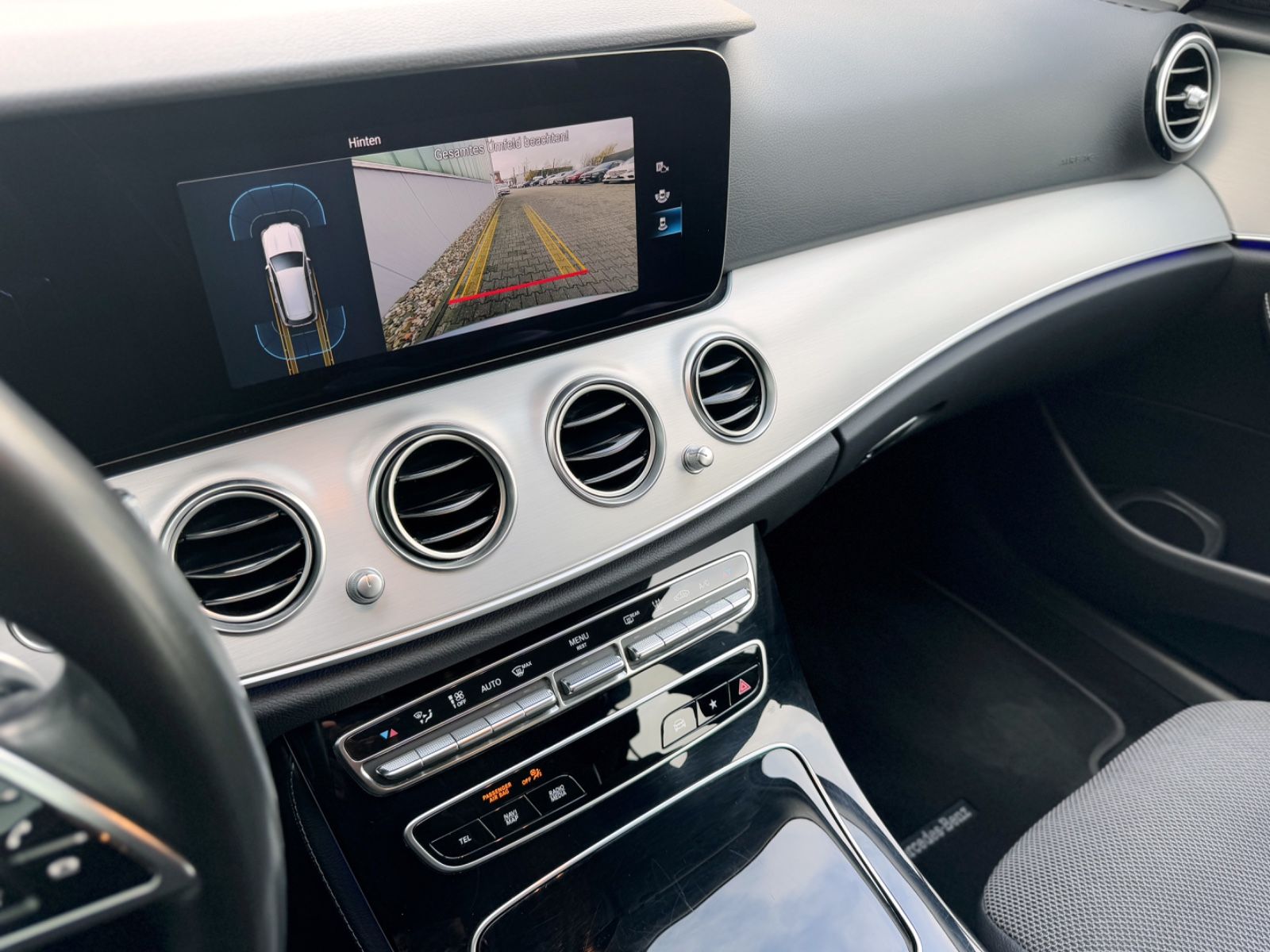 Fahrzeugabbildung Mercedes-Benz E 300de T 4Matic Avantarde *WIDESCREEN|LED|CAM*