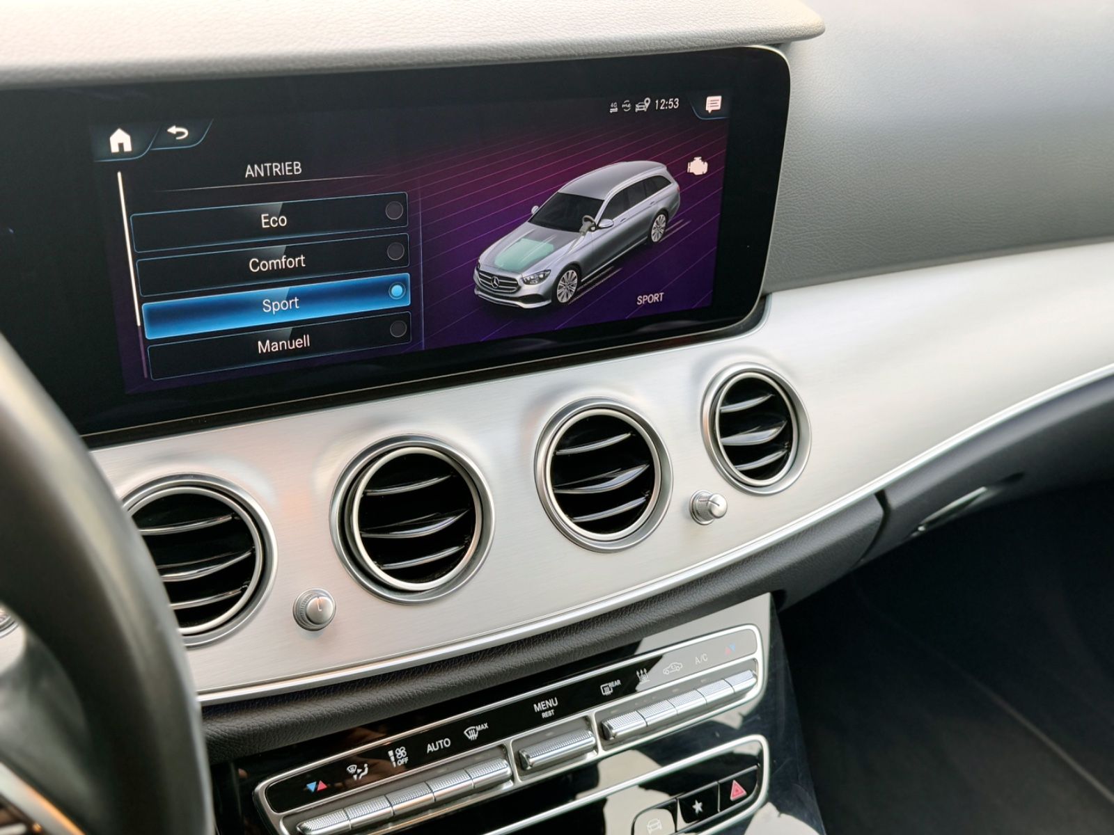 Fahrzeugabbildung Mercedes-Benz E 300de T 4Matic Avantarde *WIDESCREEN|LED|CAM*