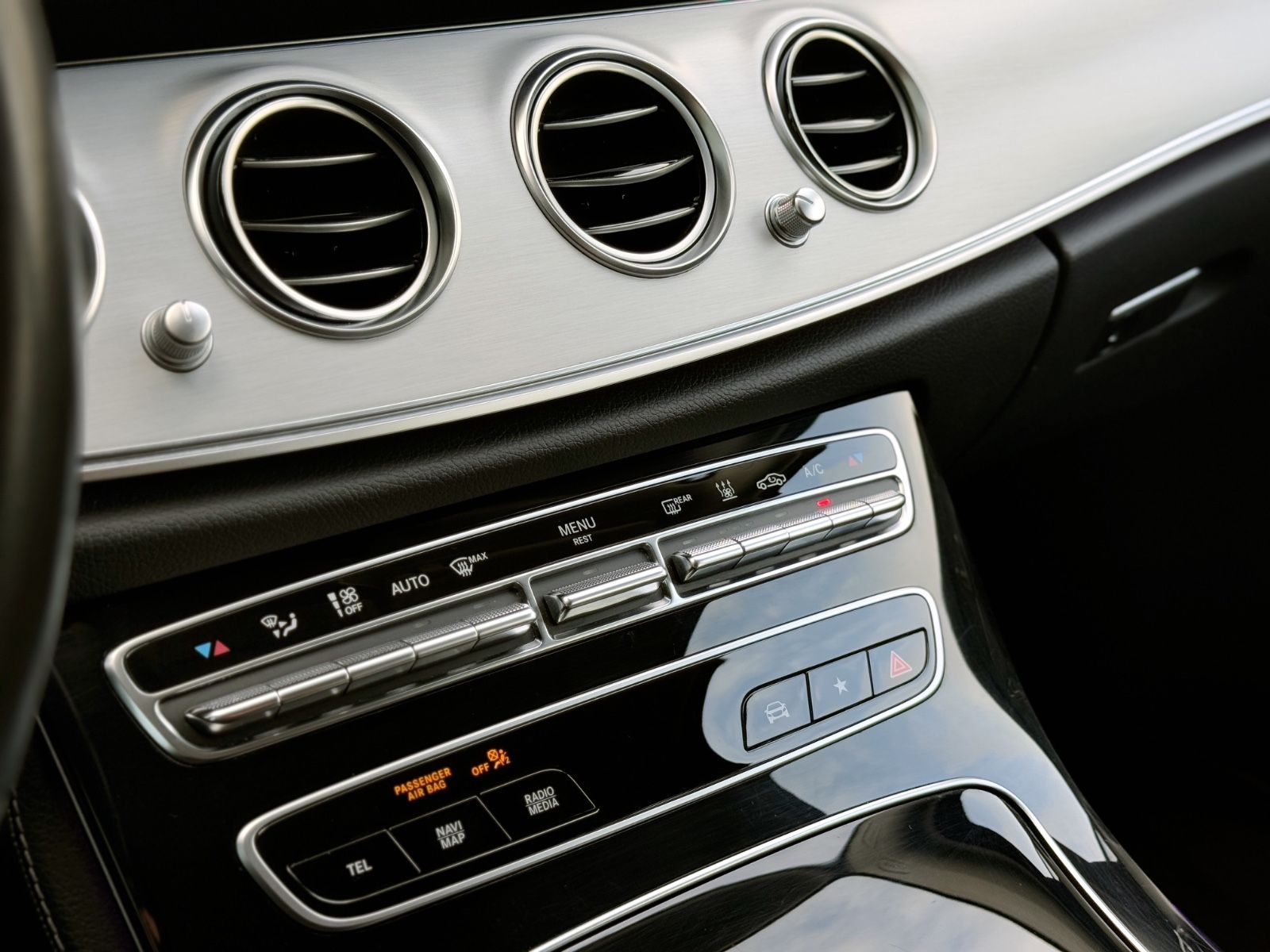 Fahrzeugabbildung Mercedes-Benz E 300de T 4Matic Avantarde *WIDESCREEN|LED|CAM*