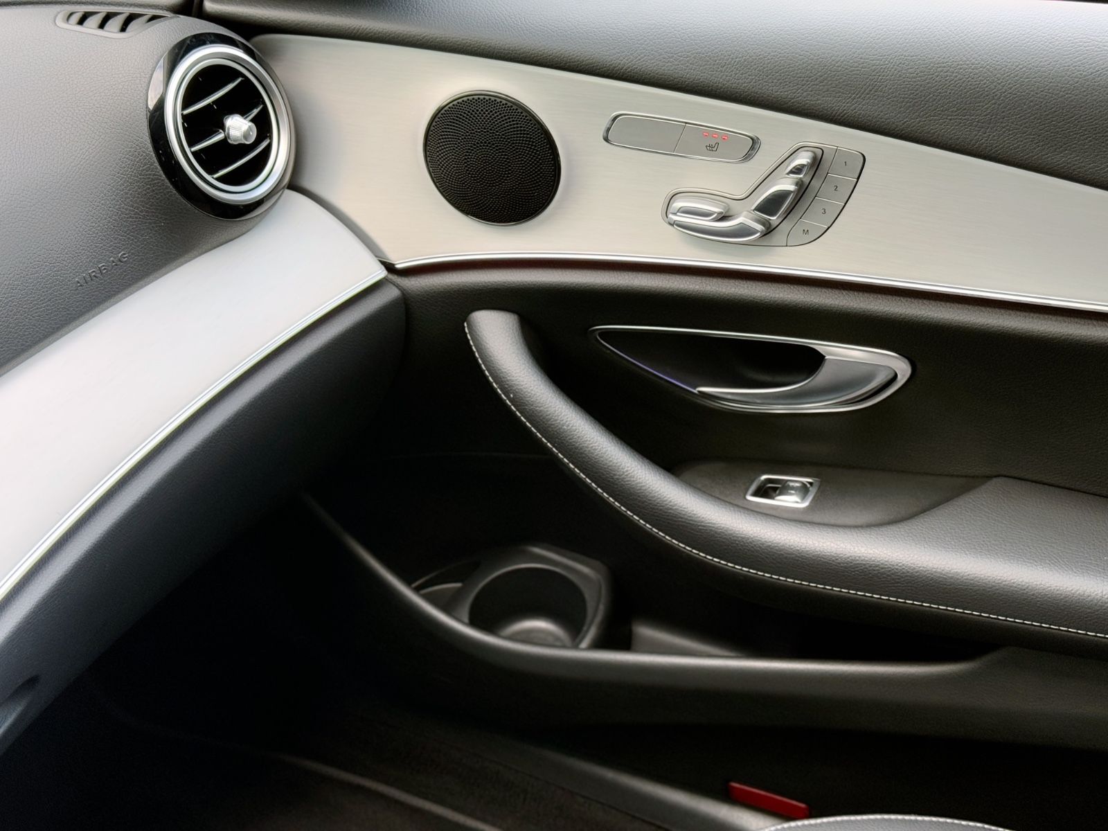 Fahrzeugabbildung Mercedes-Benz E 300de T 4Matic Avantarde *WIDESCREEN|LED|CAM*