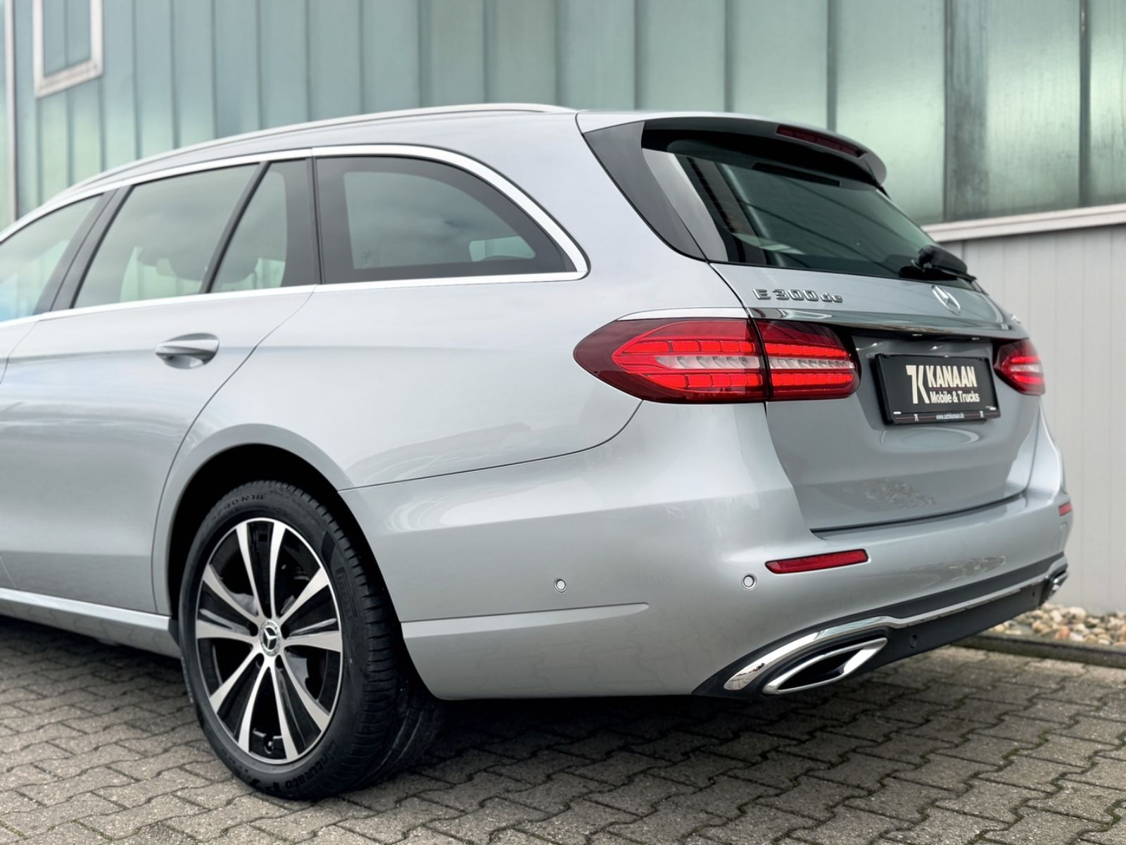 Fahrzeugabbildung Mercedes-Benz E 300de T 4Matic Avantarde *WIDESCREEN|LED|CAM*