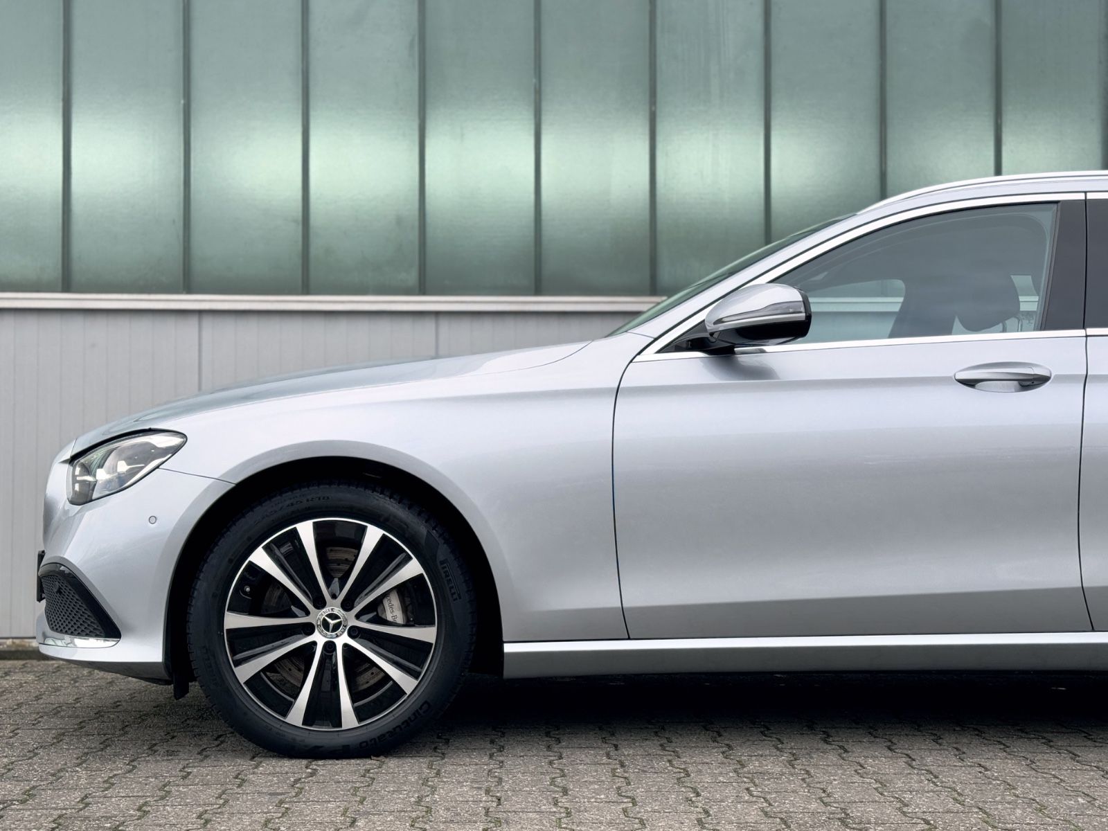 Fahrzeugabbildung Mercedes-Benz E 300de T 4Matic Avantarde *WIDESCREEN|LED|CAM*