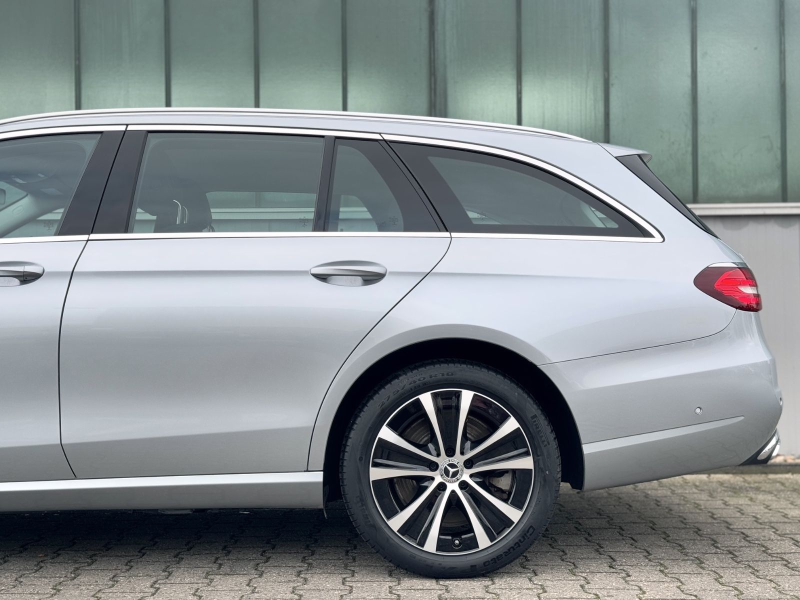 Fahrzeugabbildung Mercedes-Benz E 300de T 4Matic Avantarde *WIDESCREEN|LED|CAM*