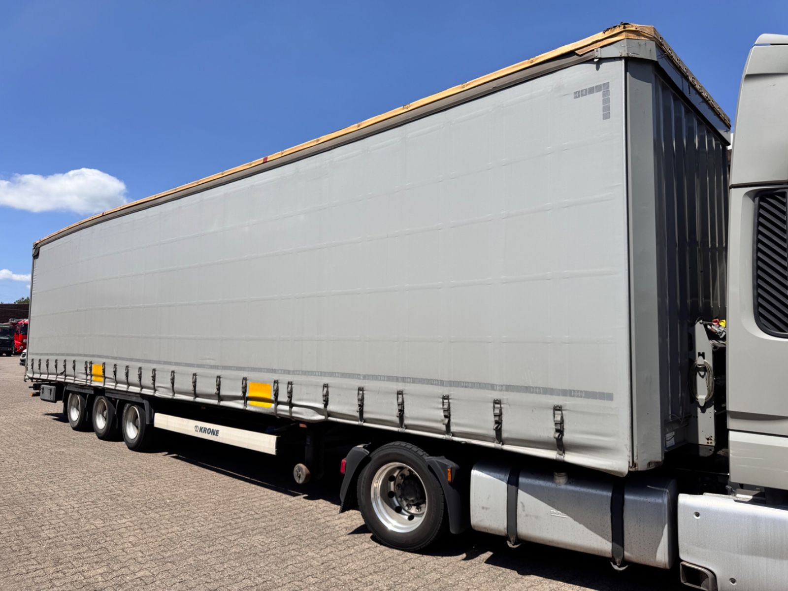 Fahrzeugabbildung Krone SD Curtainsider MEGA Jumbo XL Zert Getränke etc