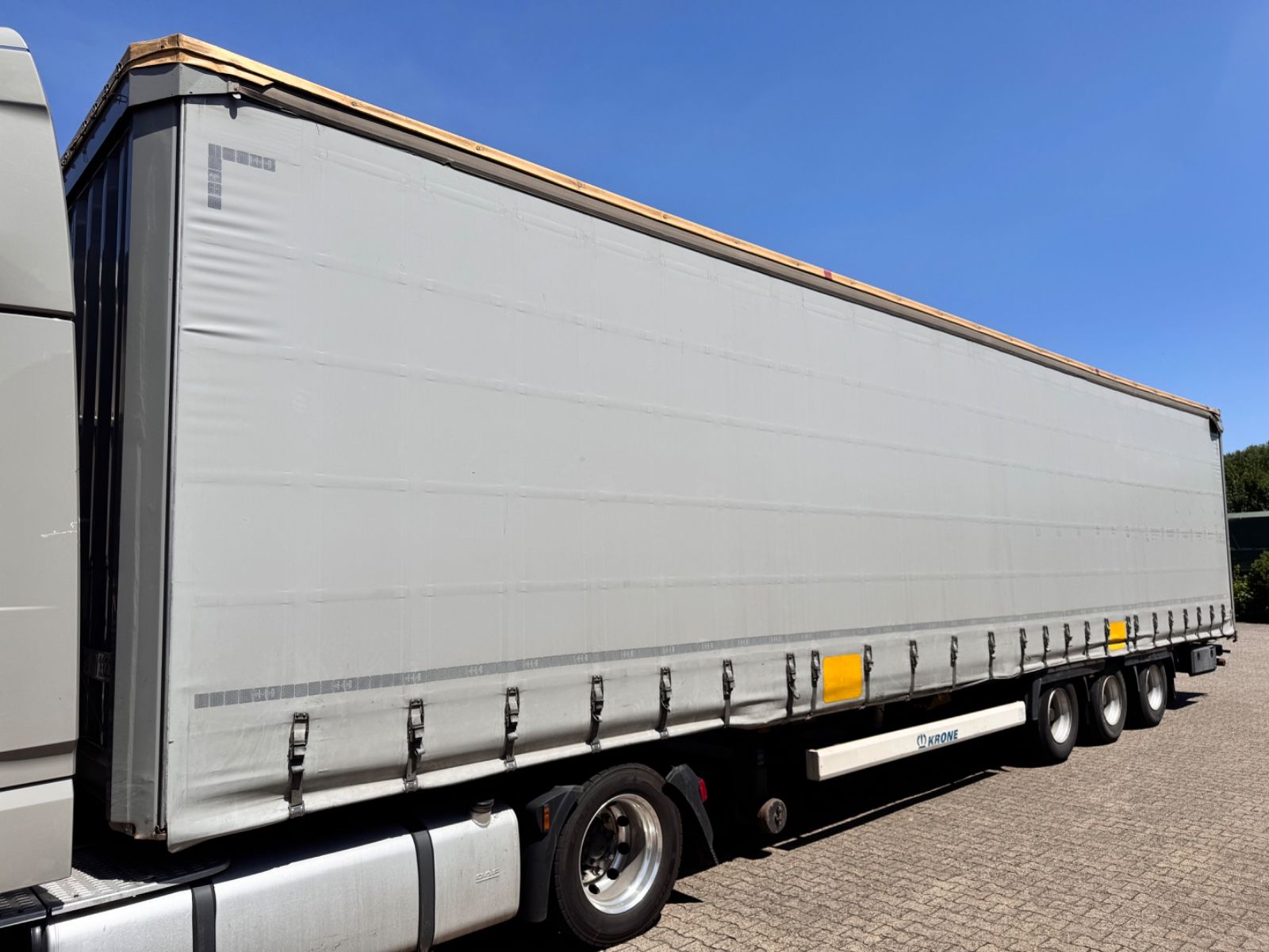 Fahrzeugabbildung Krone SD Curtainsider MEGA Jumbo XL Zert Getränke etc
