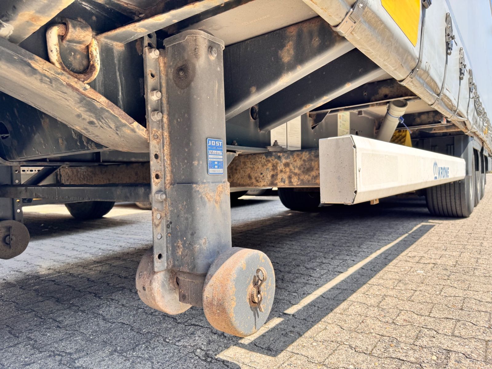 Fahrzeugabbildung Krone SD Curtainsider MEGA Jumbo XL Zert Getränke etc