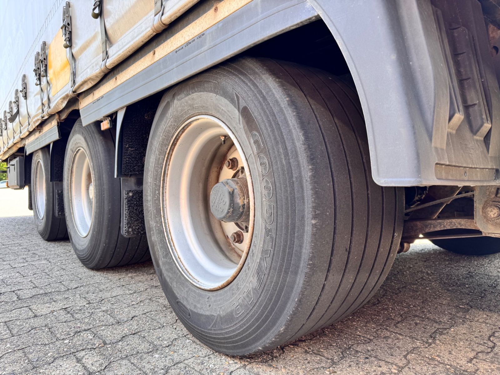 Fahrzeugabbildung Krone SD Curtainsider MEGA Jumbo XL Zert Getränke etc