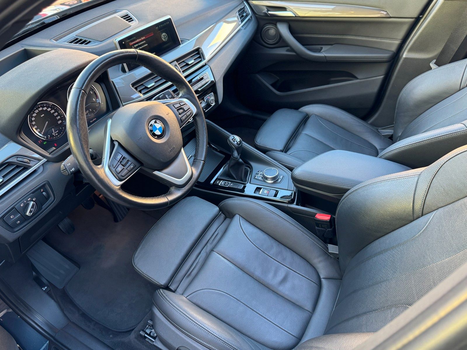 Fahrzeugabbildung BMW X1 sDrive 18d xLine Business*AHK|PANO|LEDER|NAV*