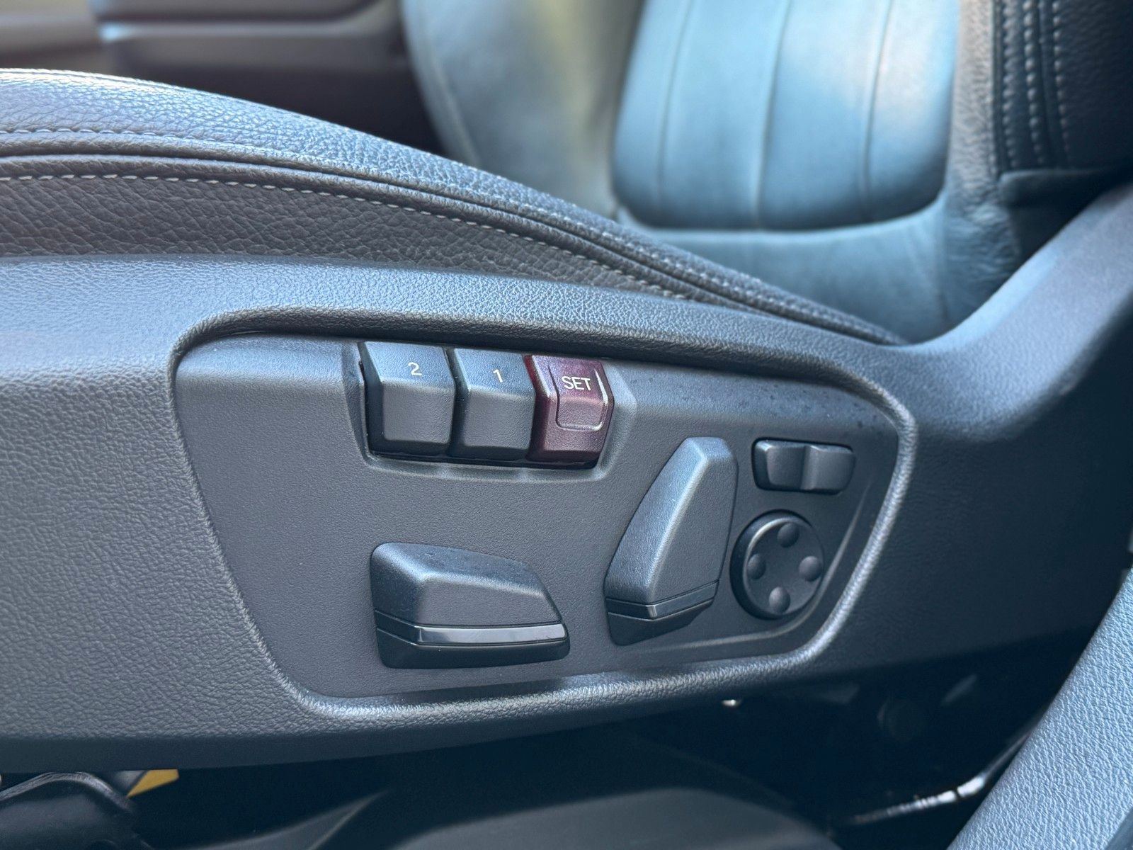 Fahrzeugabbildung BMW X1 sDrive 18d xLine Business*AHK|PANO|LEDER|NAV*