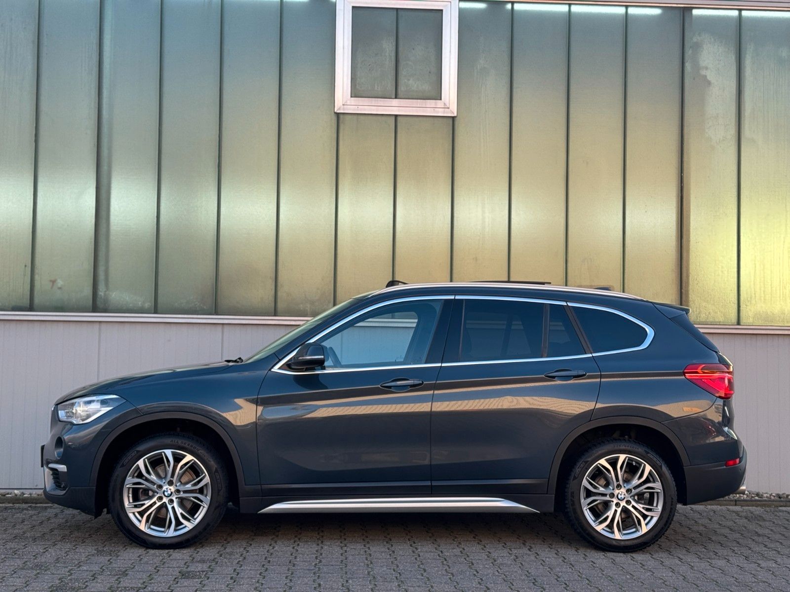 Fahrzeugabbildung BMW X1 sDrive 18d xLine Business*AHK|PANO|LEDER|NAV*