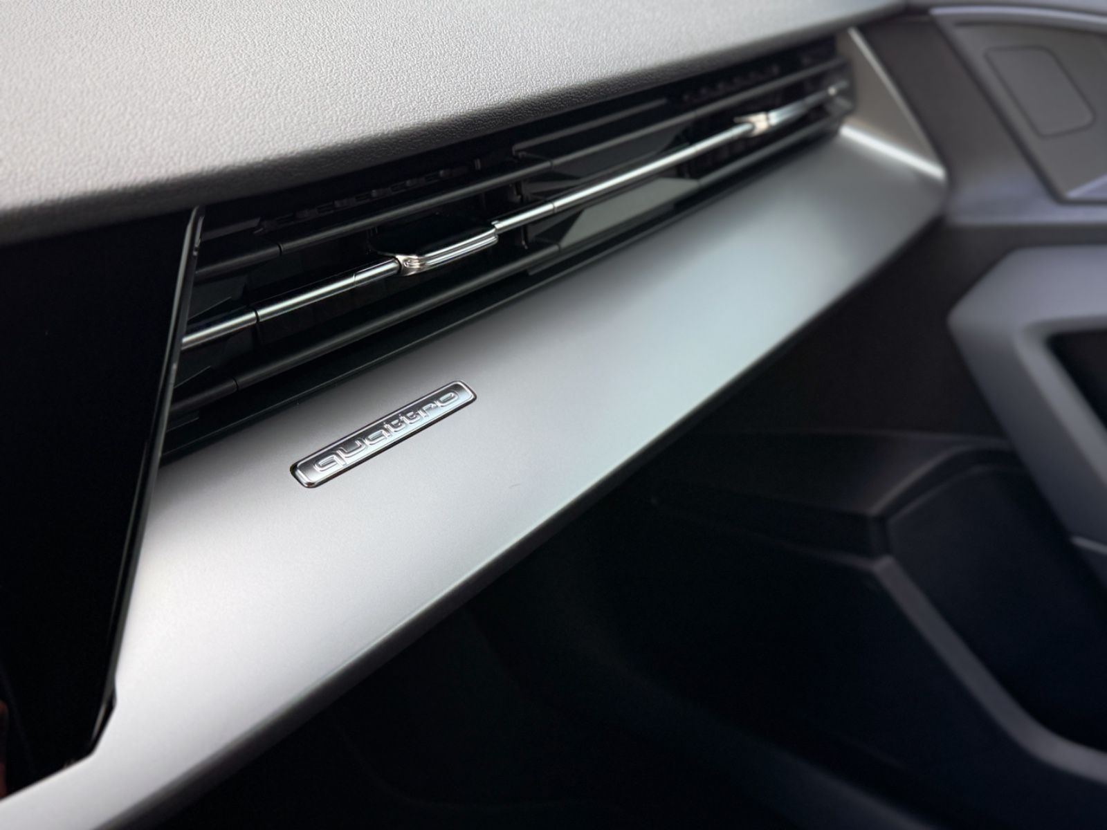 Fahrzeugabbildung Audi A3 Sportback 40TDI Quattro S-Line *LED|CAM*