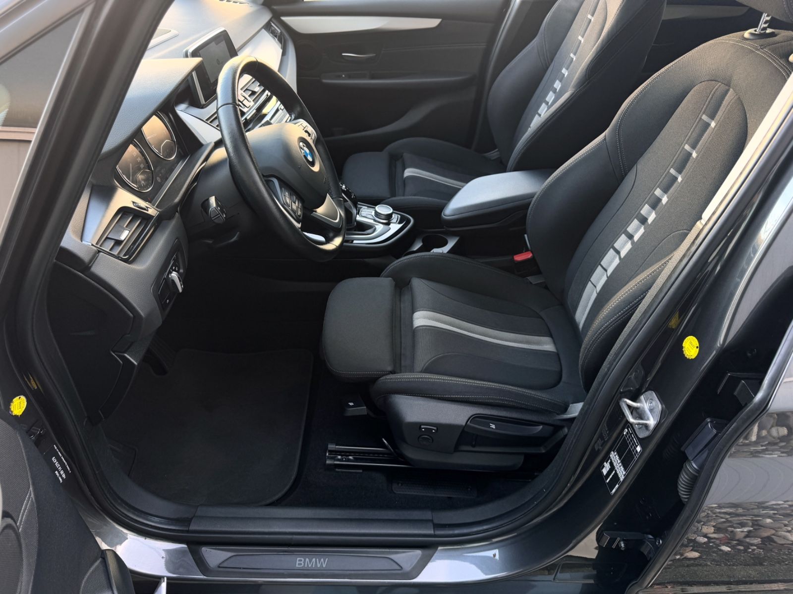 Fahrzeugabbildung BMW 220iA Gran Tourer Advantage*ASSIST|LED|NAVI|PDC*