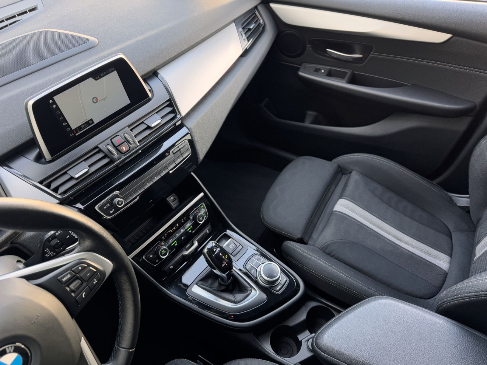 Fahrzeugabbildung BMW 220iA Gran Tourer Advantage*ASSIST|LED|NAVI|PDC*