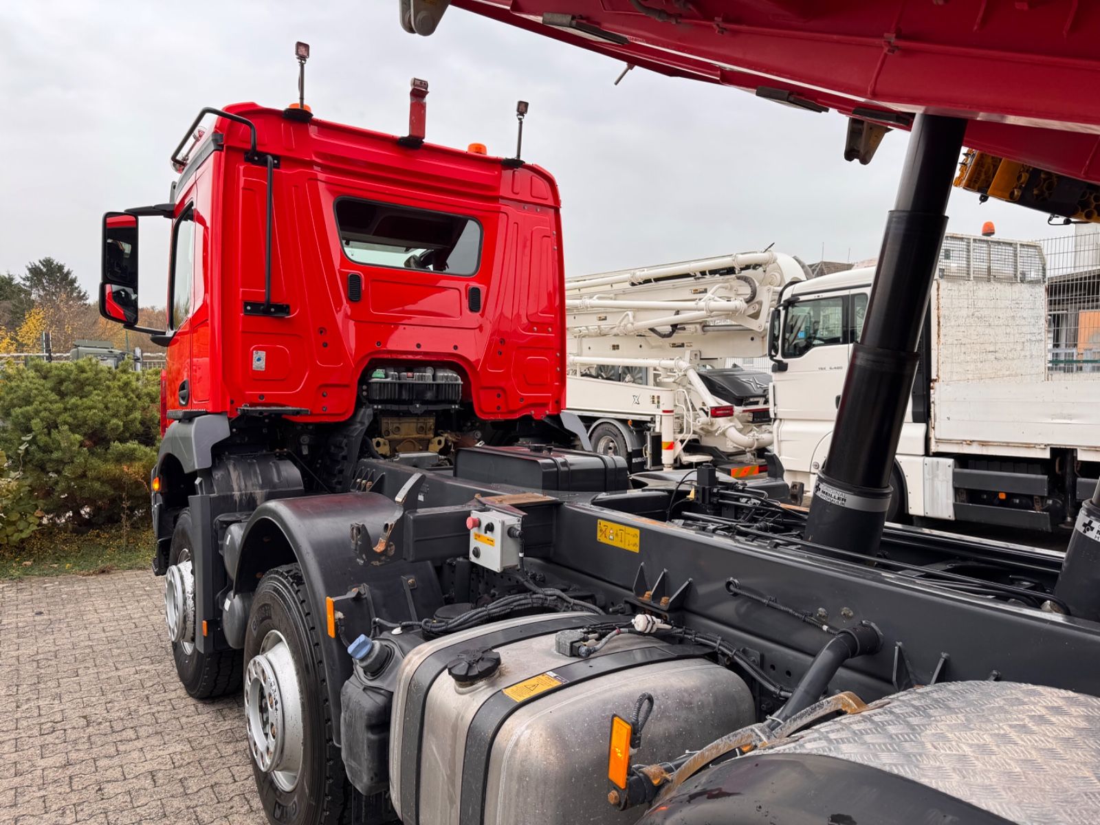 Fahrzeugabbildung Mercedes-Benz 3246 K  Arocs 8x4 Meiller  Bordmatik