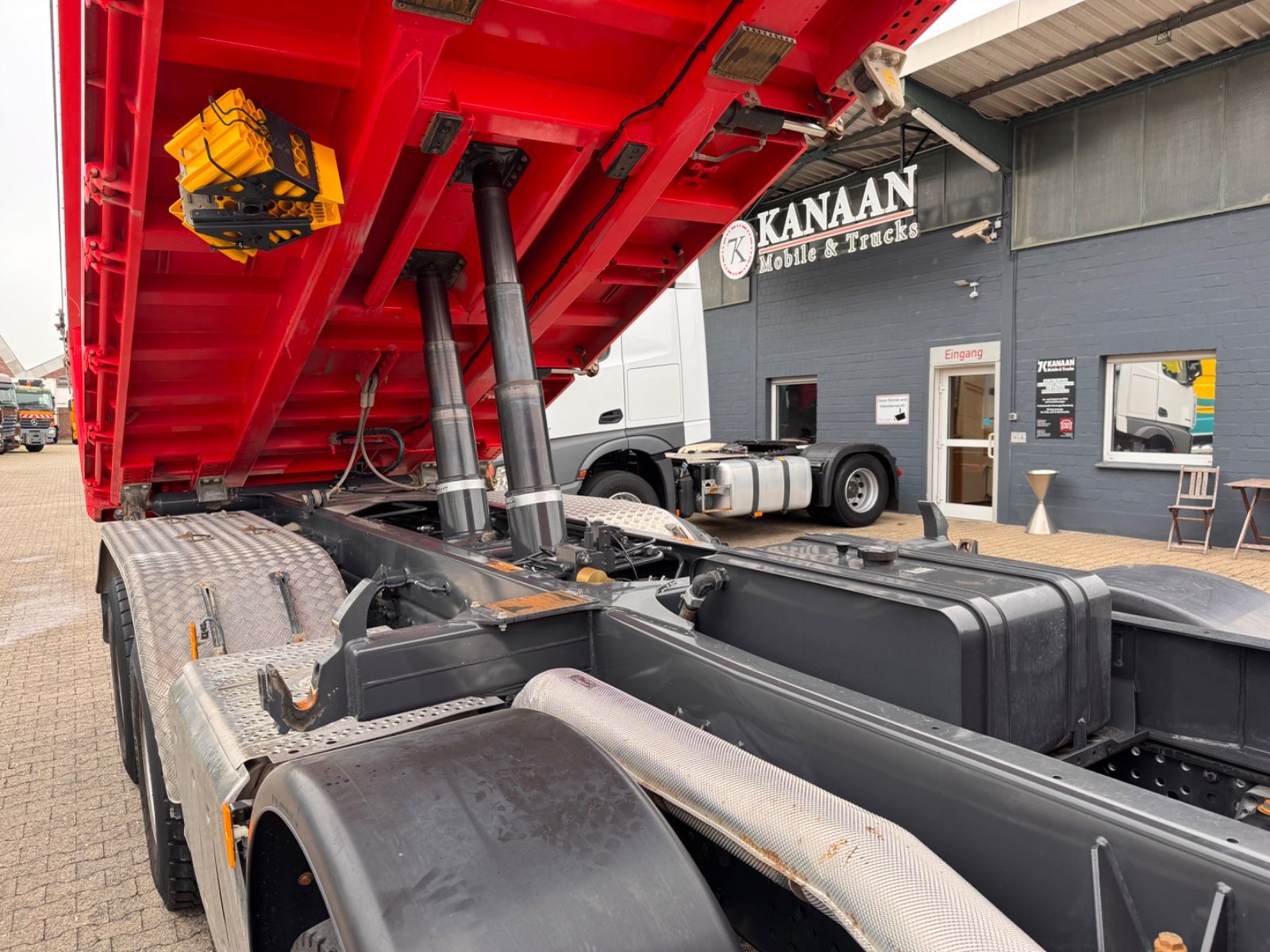 Fahrzeugabbildung Mercedes-Benz 3246 K  Arocs 8x4 Meiller  Bordmatik