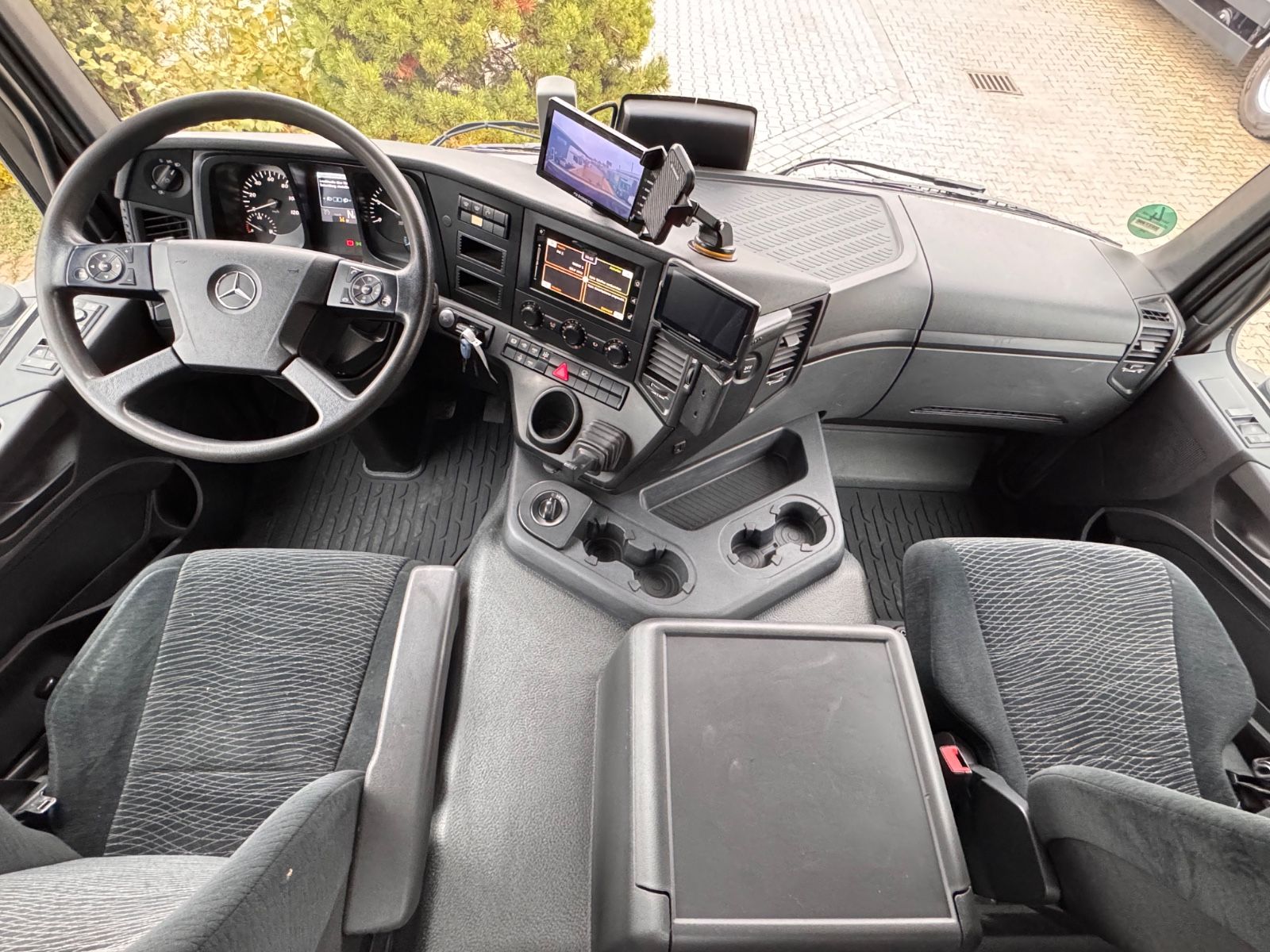 Fahrzeugabbildung Mercedes-Benz 3246 K  Arocs 8x4 Meiller  Bordmatik