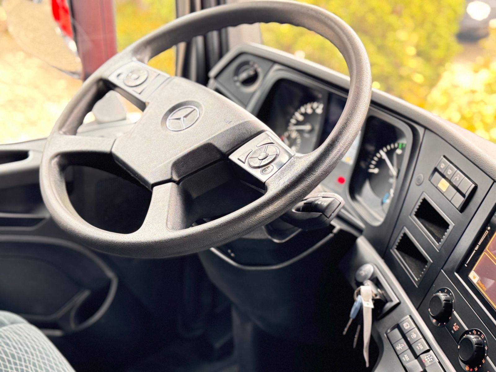 Fahrzeugabbildung Mercedes-Benz 3246 K  Arocs 8x4 Meiller  Bordmatik