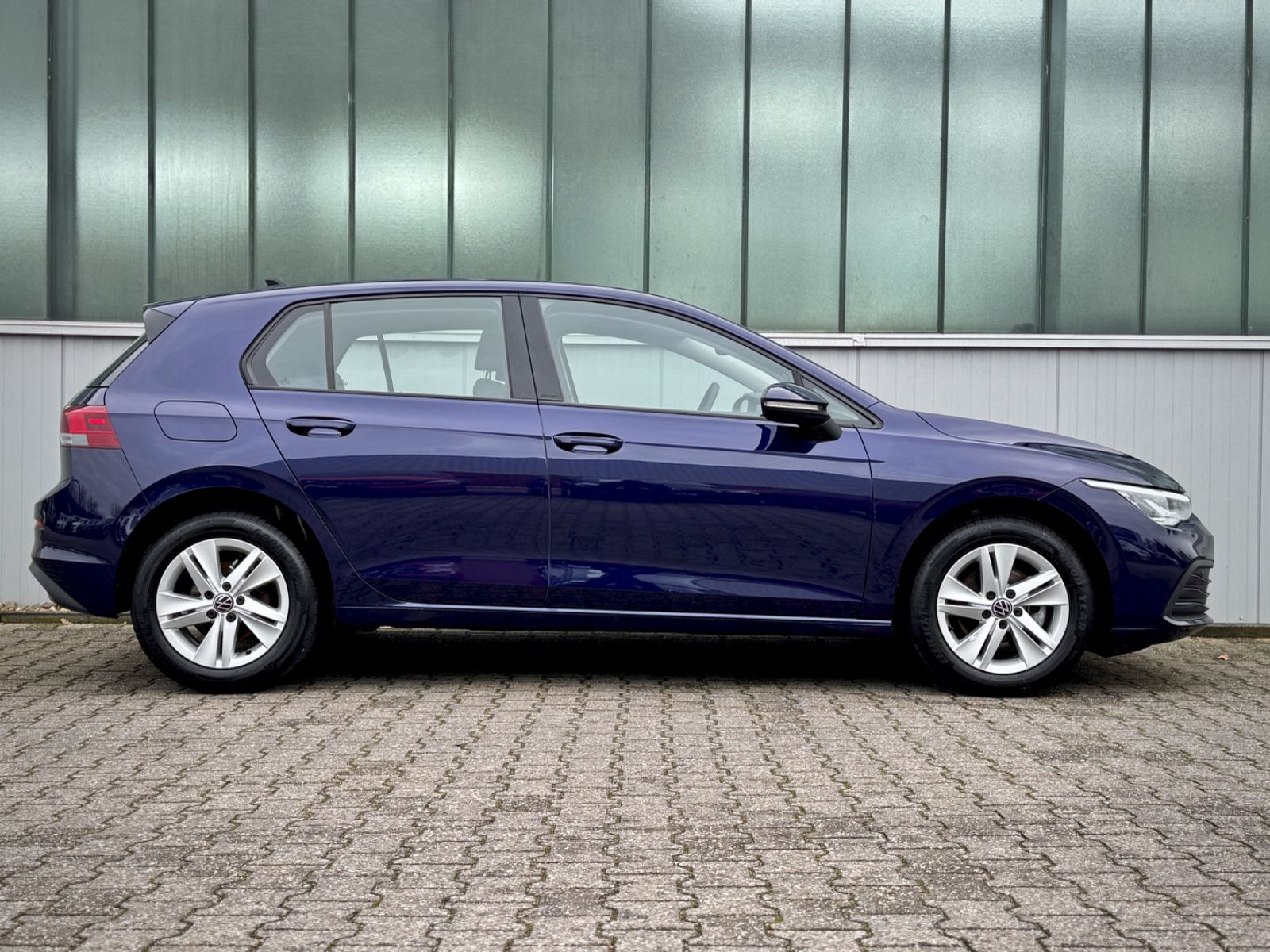 Fahrzeugabbildung Volkswagen Golf VIII 1.0 TSI Life Business*NAV|ASSIST|1.HD*