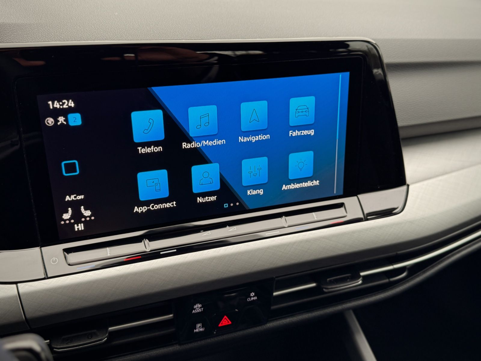 Fahrzeugabbildung Volkswagen Golf VIII 1.0 TSI Life Business*NAV|ASSIST|1.HD*