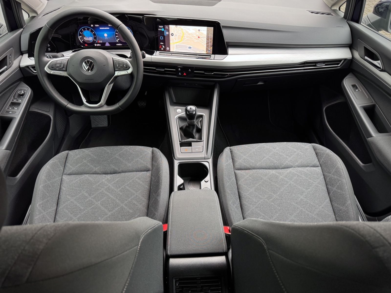 Fahrzeugabbildung Volkswagen Golf VIII 1.0 TSI Life Business*NAV|ASSIST|1.HD*