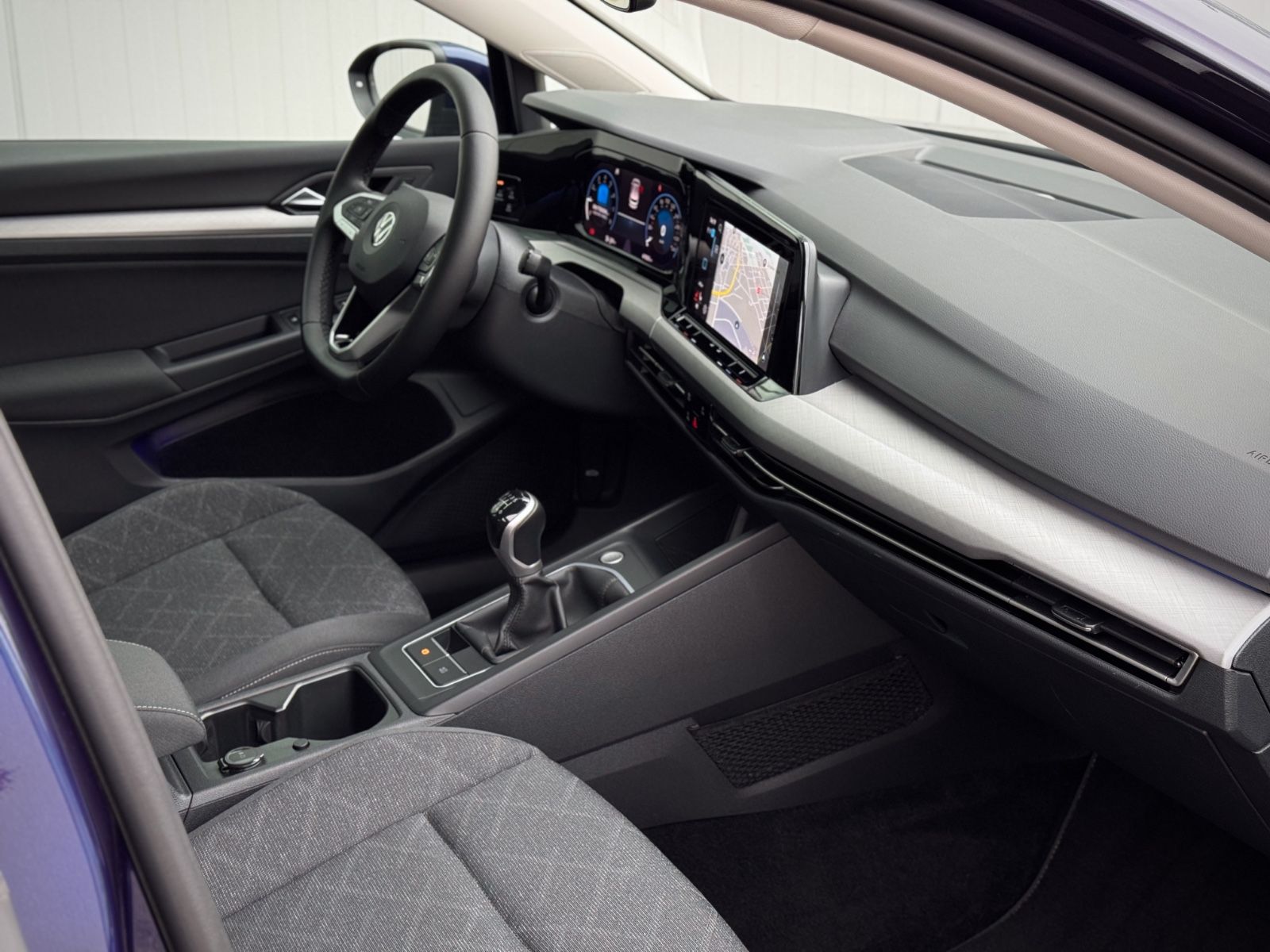 Fahrzeugabbildung Volkswagen Golf VIII 1.0 TSI Life Business*NAV|ASSIST|1.HD*